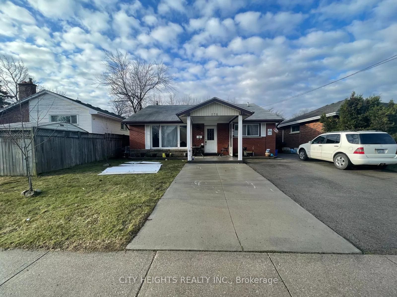 176 Fennell Avenue E Basemet, Hamilton, On L9a 1s3
