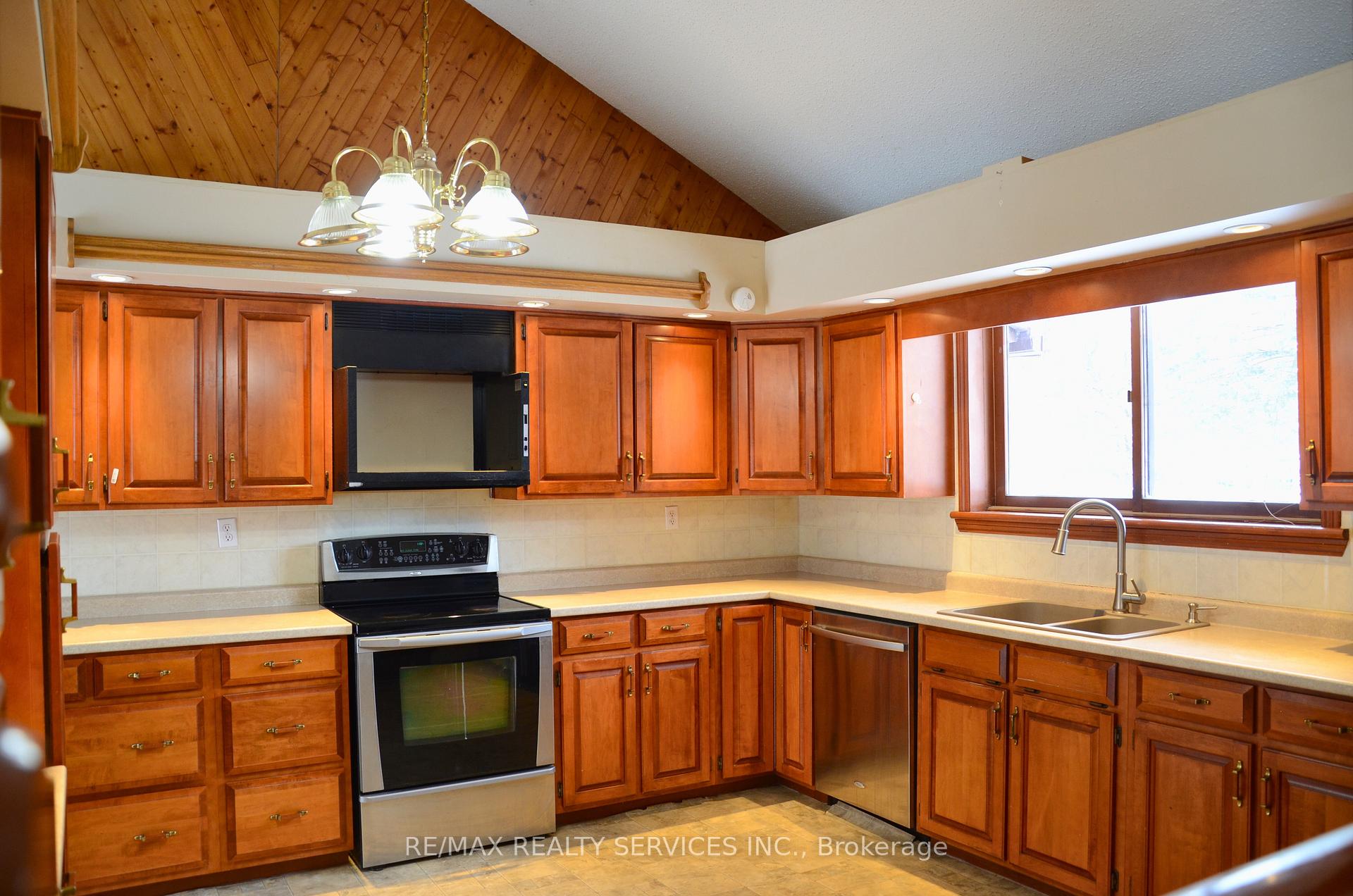 1045 Tremaine Avenue S, North Perth, On N4w 3g9