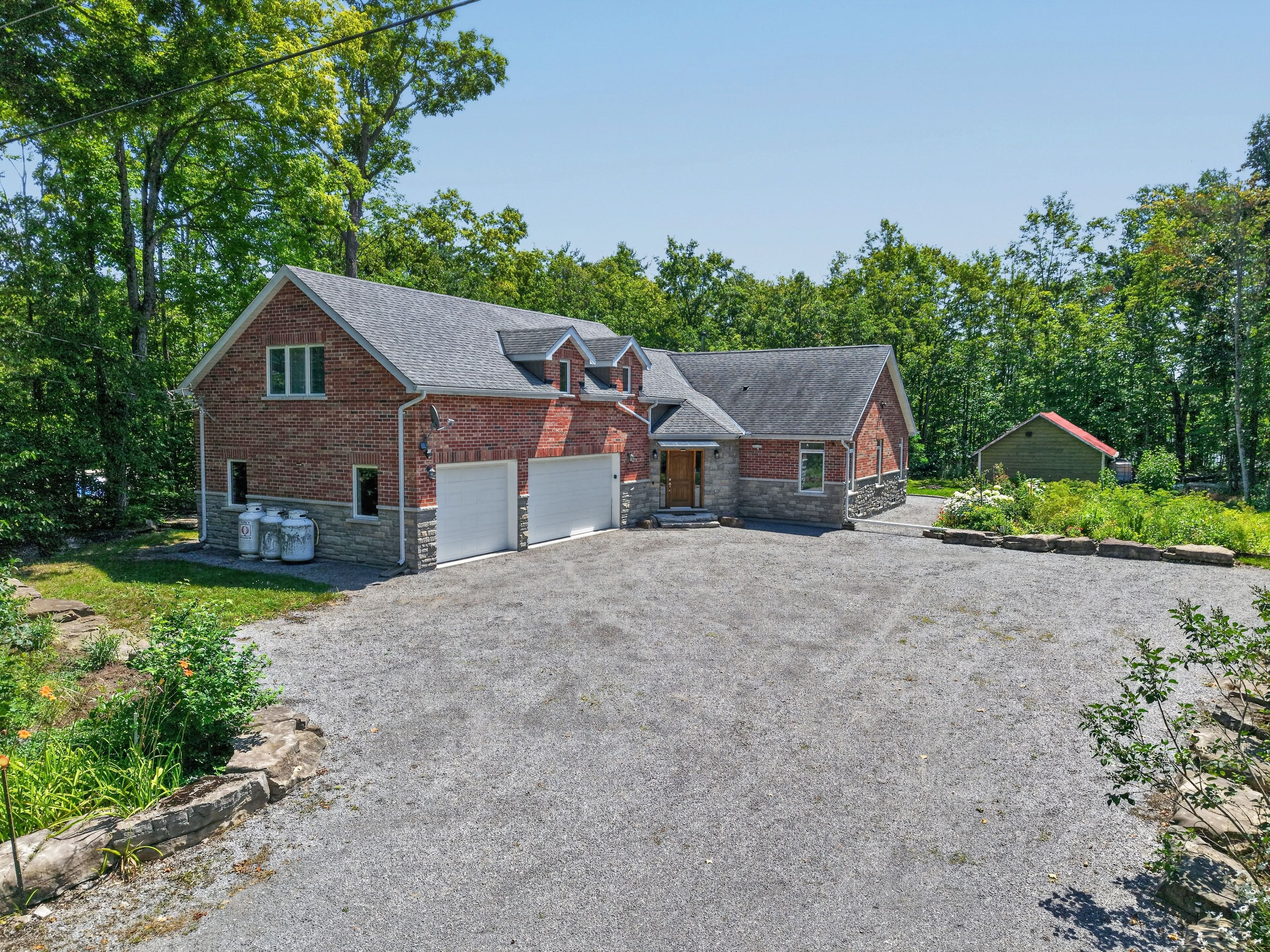 15 Library Road, North Kawartha, On K0l 3e0