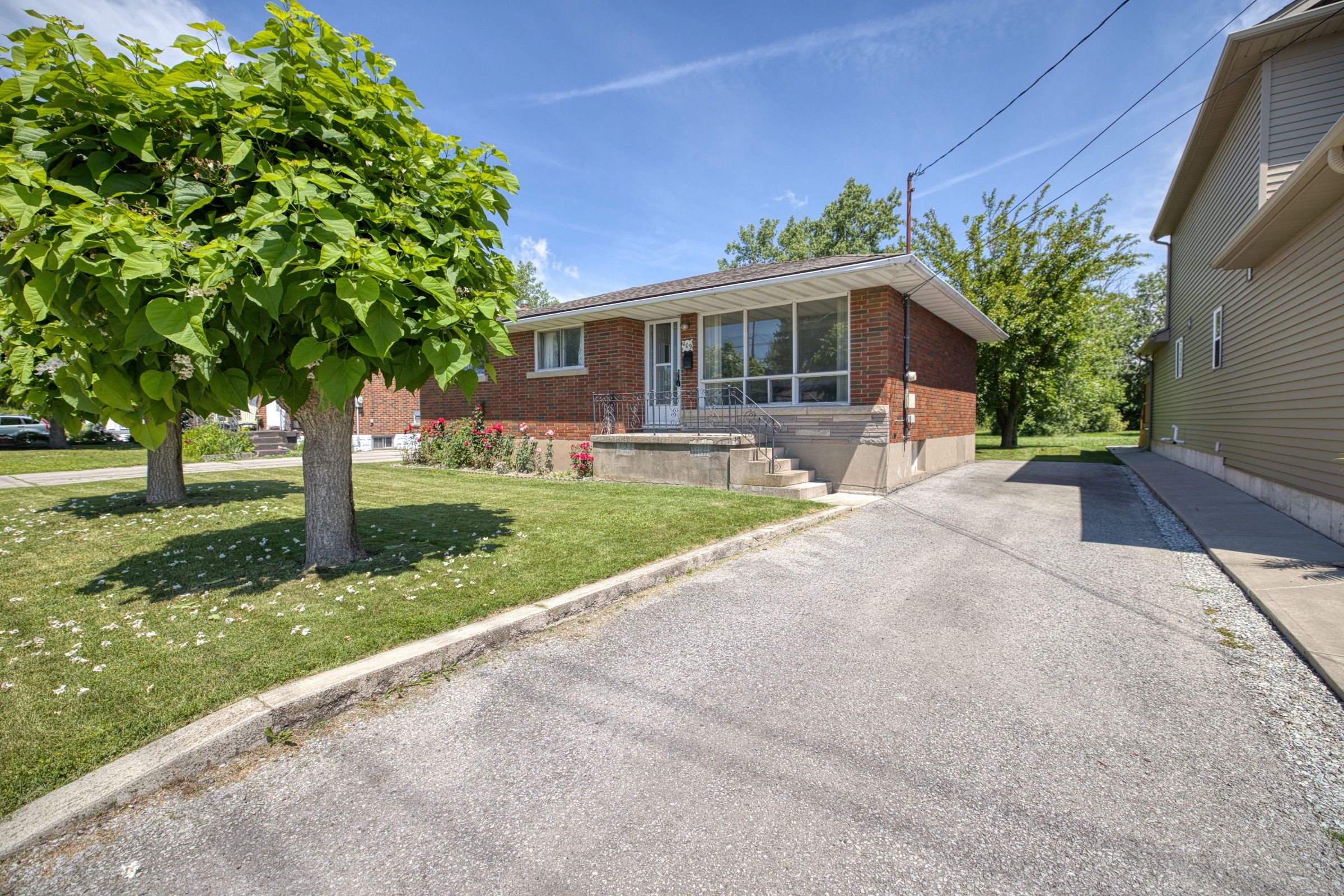 409 Broadway Avenue, Welland, On L3c 5m3