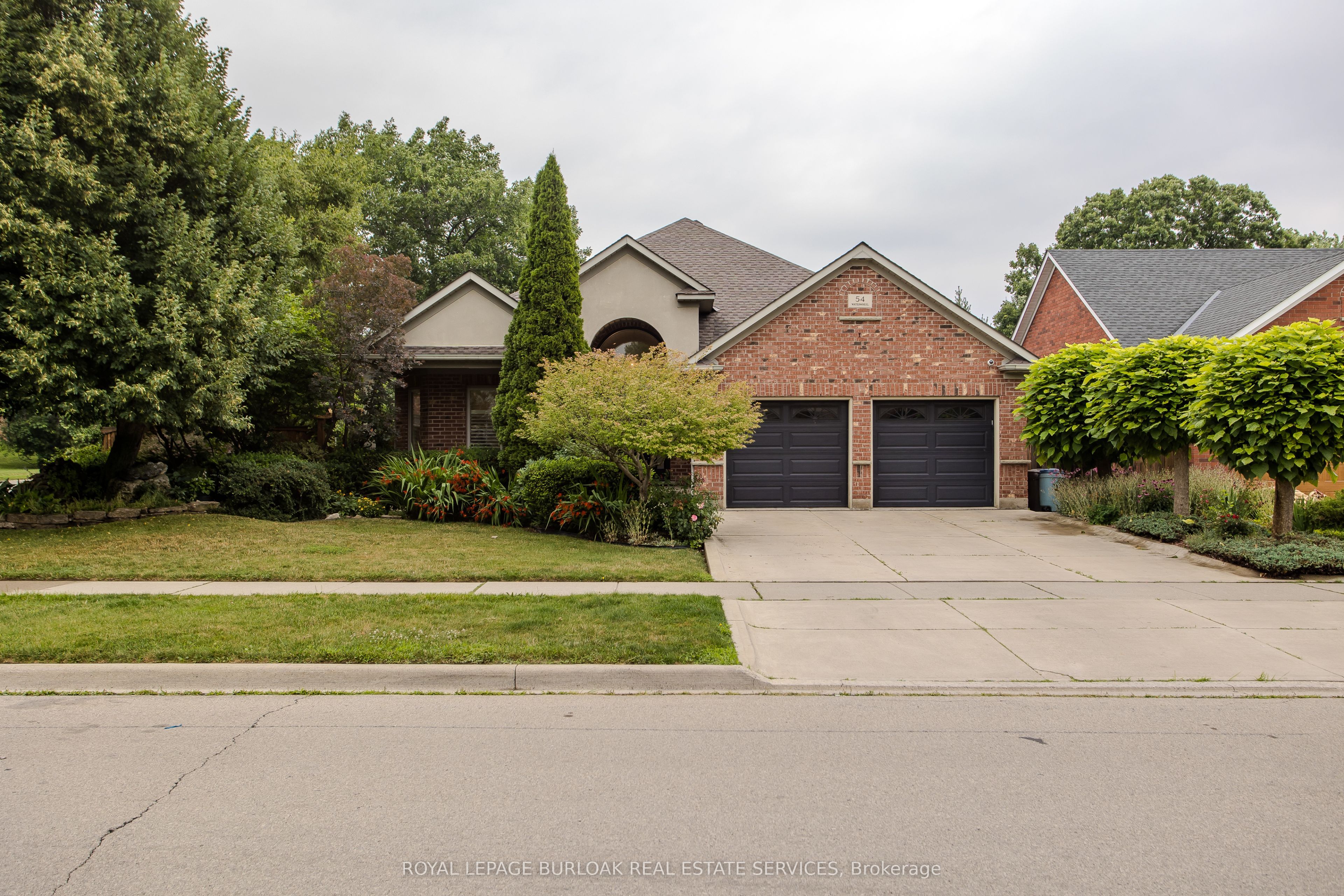 54 Waterwheel Crescent, Hamilton, On L9h 7b7