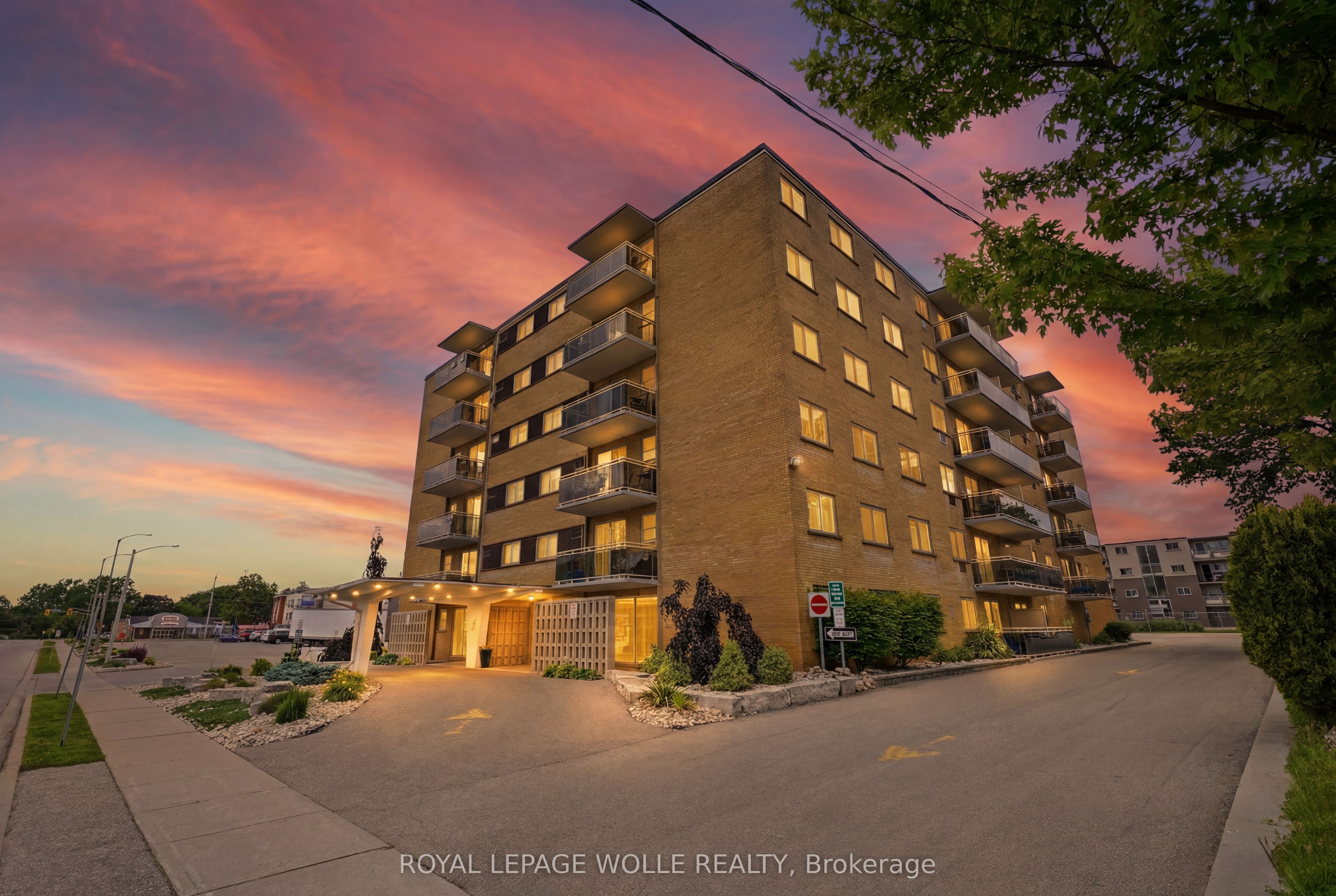 87 St George Street 403, Brantford, On N3r 1v5