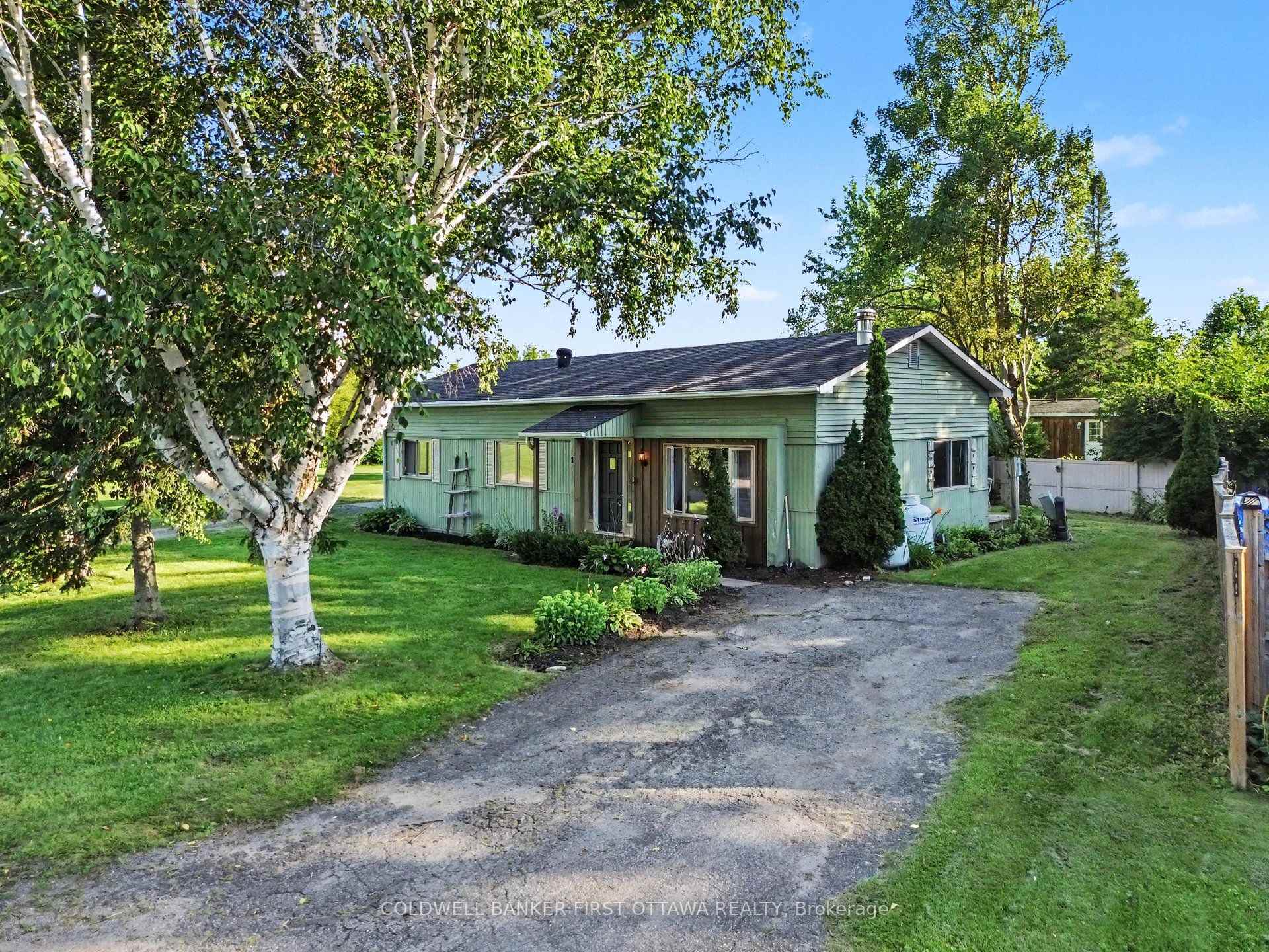 17 Bridle Path, Rideau Lakes, On K7a 0j4