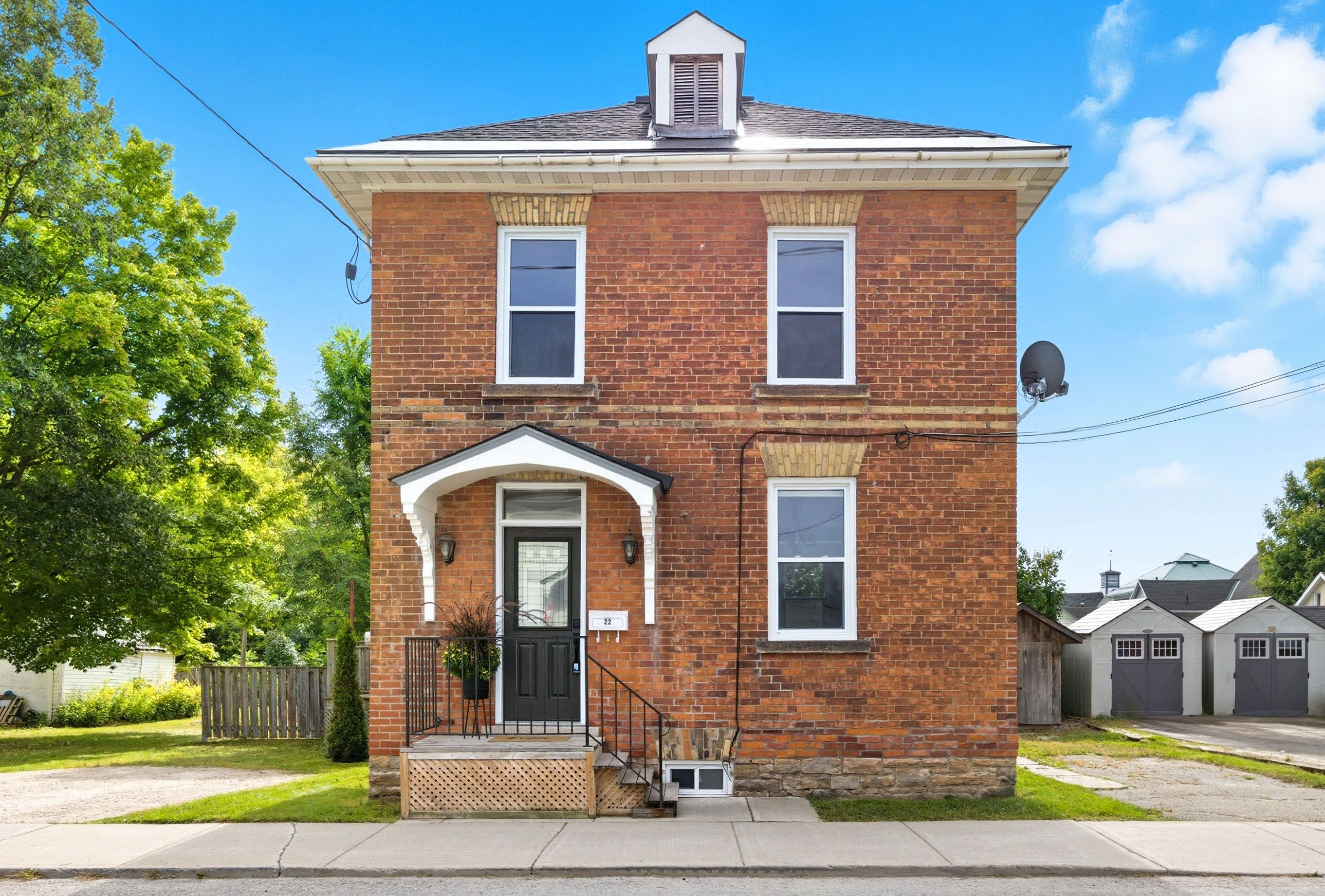 22 Isabella Street, Perth, On K7h 2w8