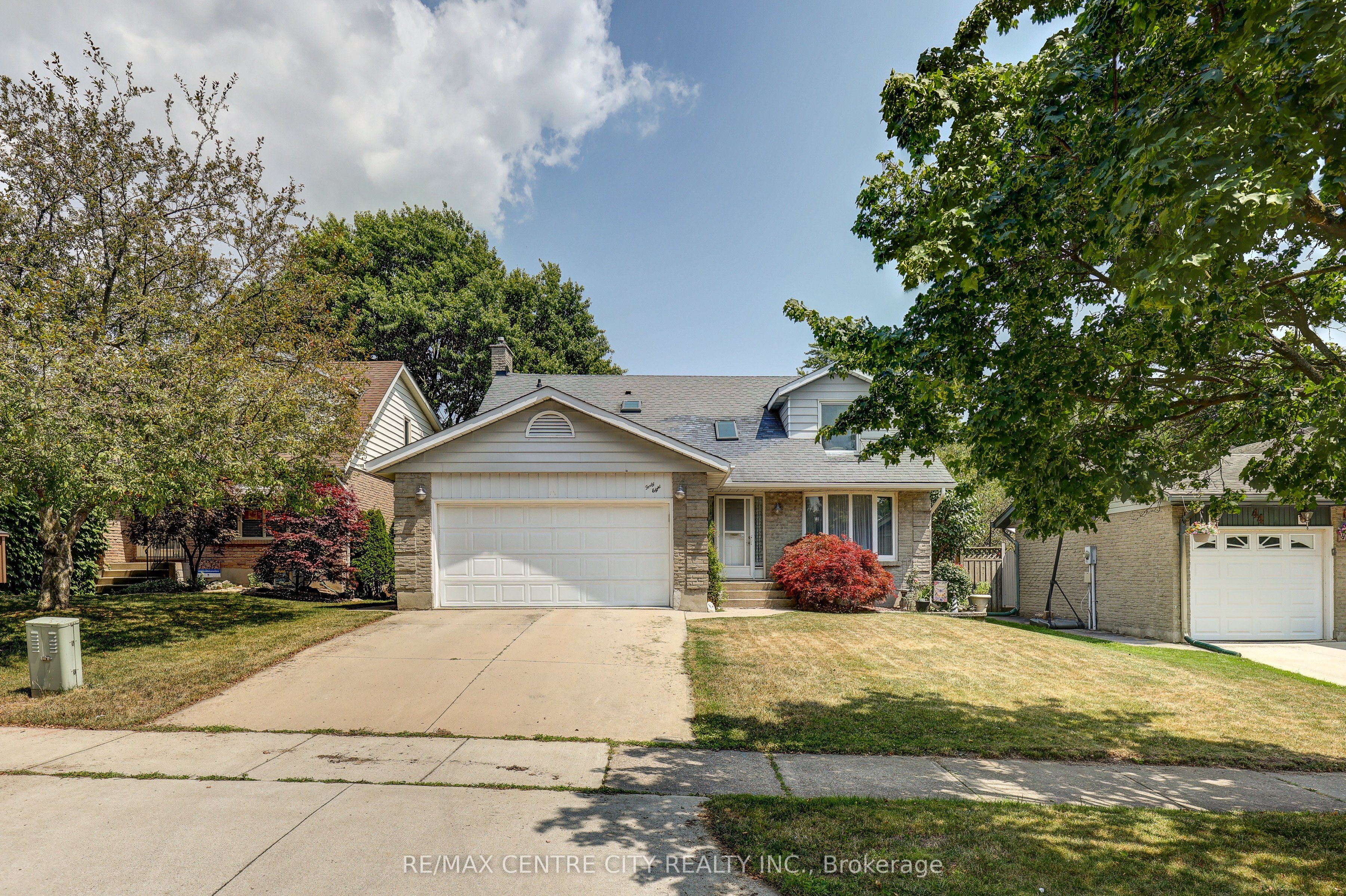 48 Clarendon Crescent, London South, On N6c 5b8