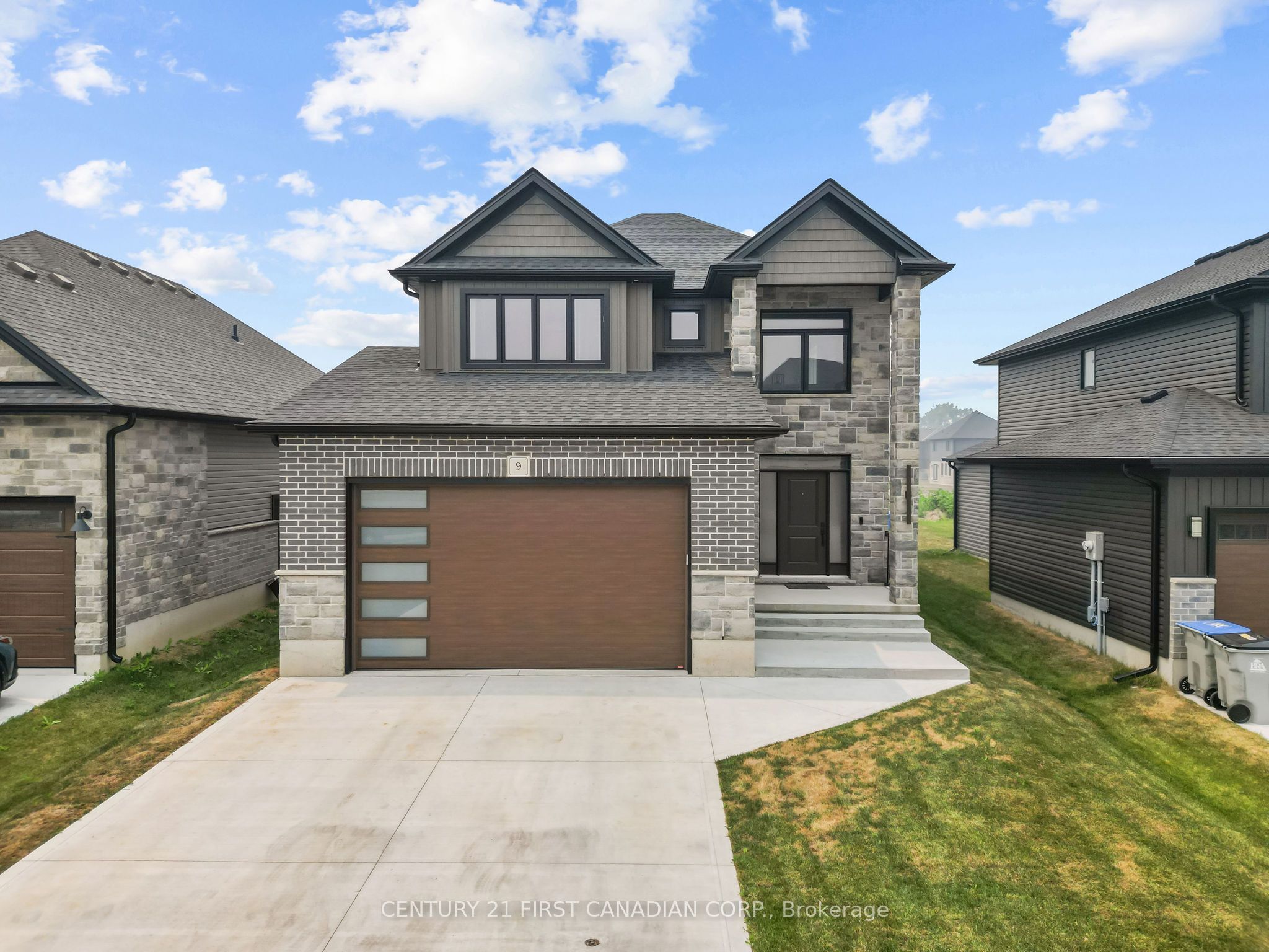 15 Nicholson Street, Lucan Biddulph, On N0m 2j0