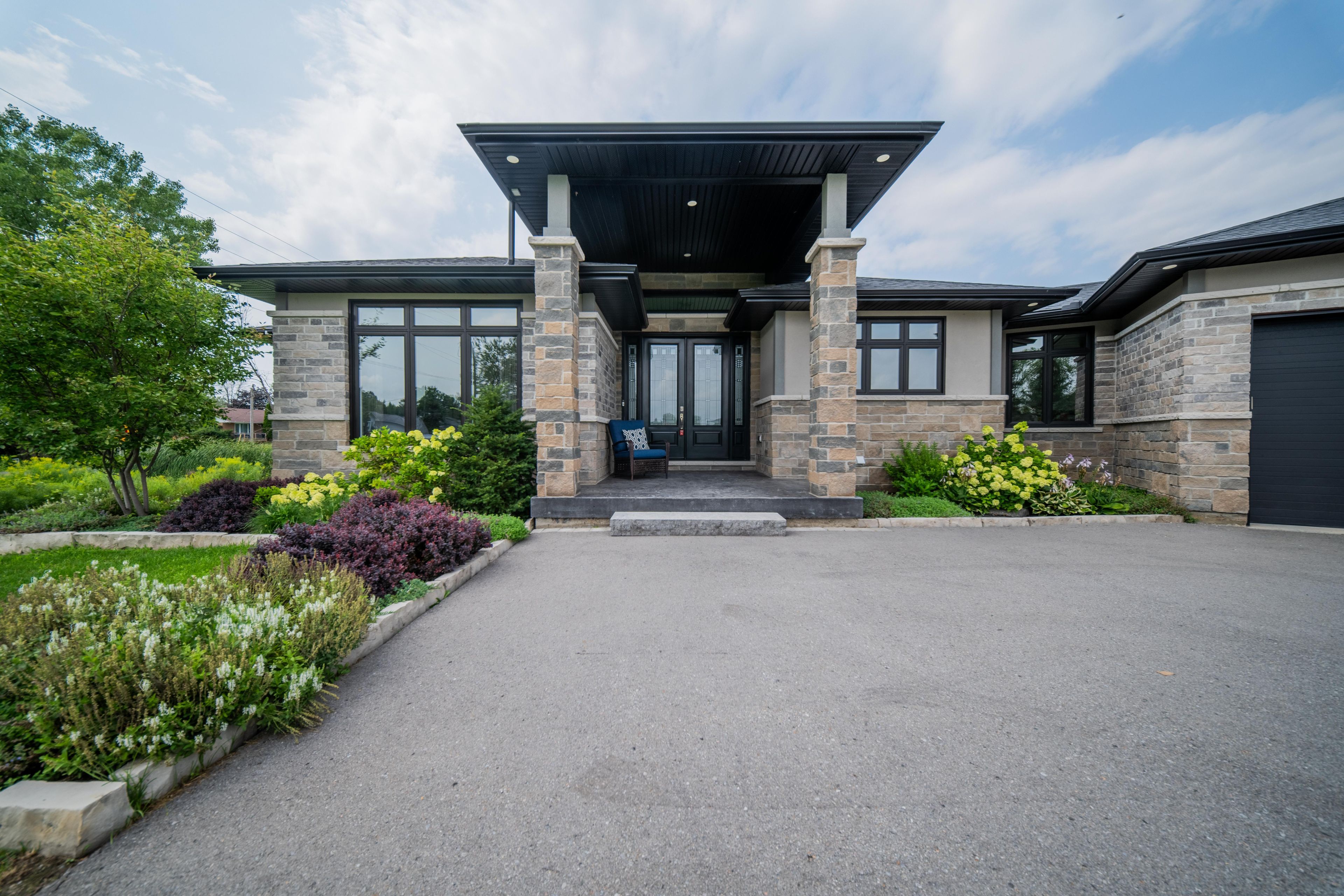 9 Leaside Street, Prince Edward County, On K8n 0g1