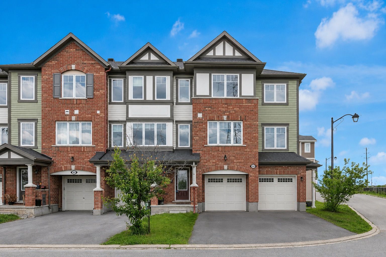 167 Gelderland Private, Kanata, On K2v 0h8