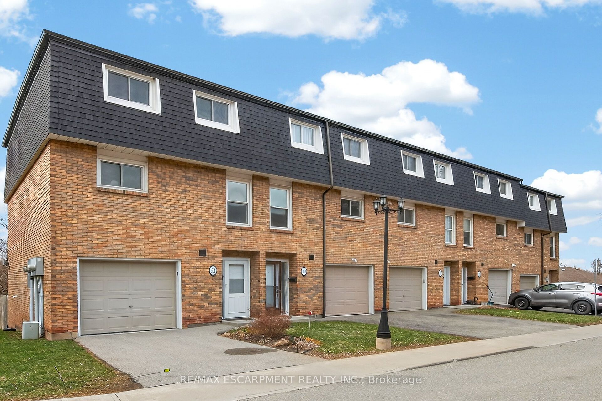 23 Rosedale Court, Hamilton, On L8b 4g1