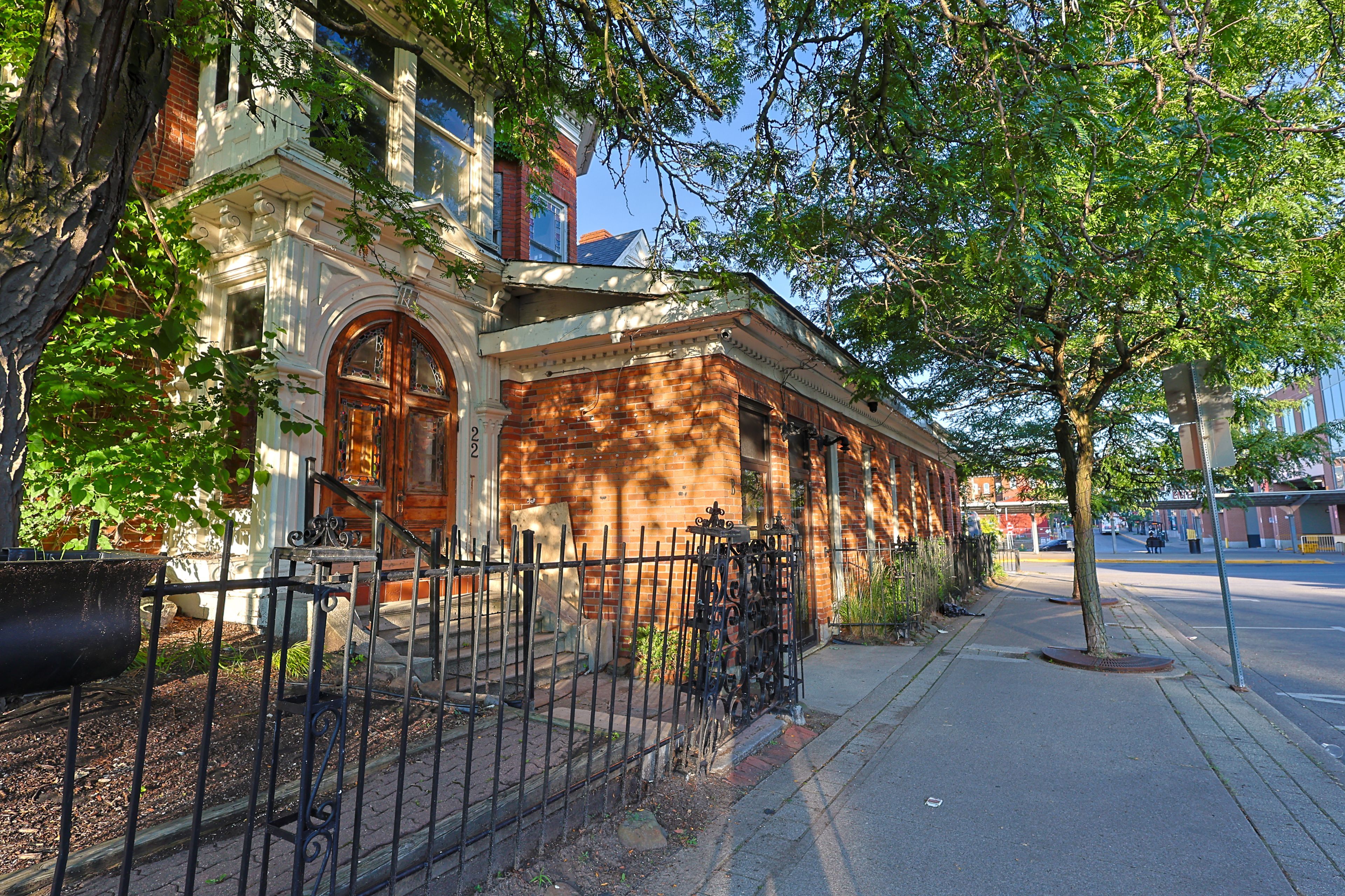 22 Academy Street, St. Catharines, On L2r 4z6
