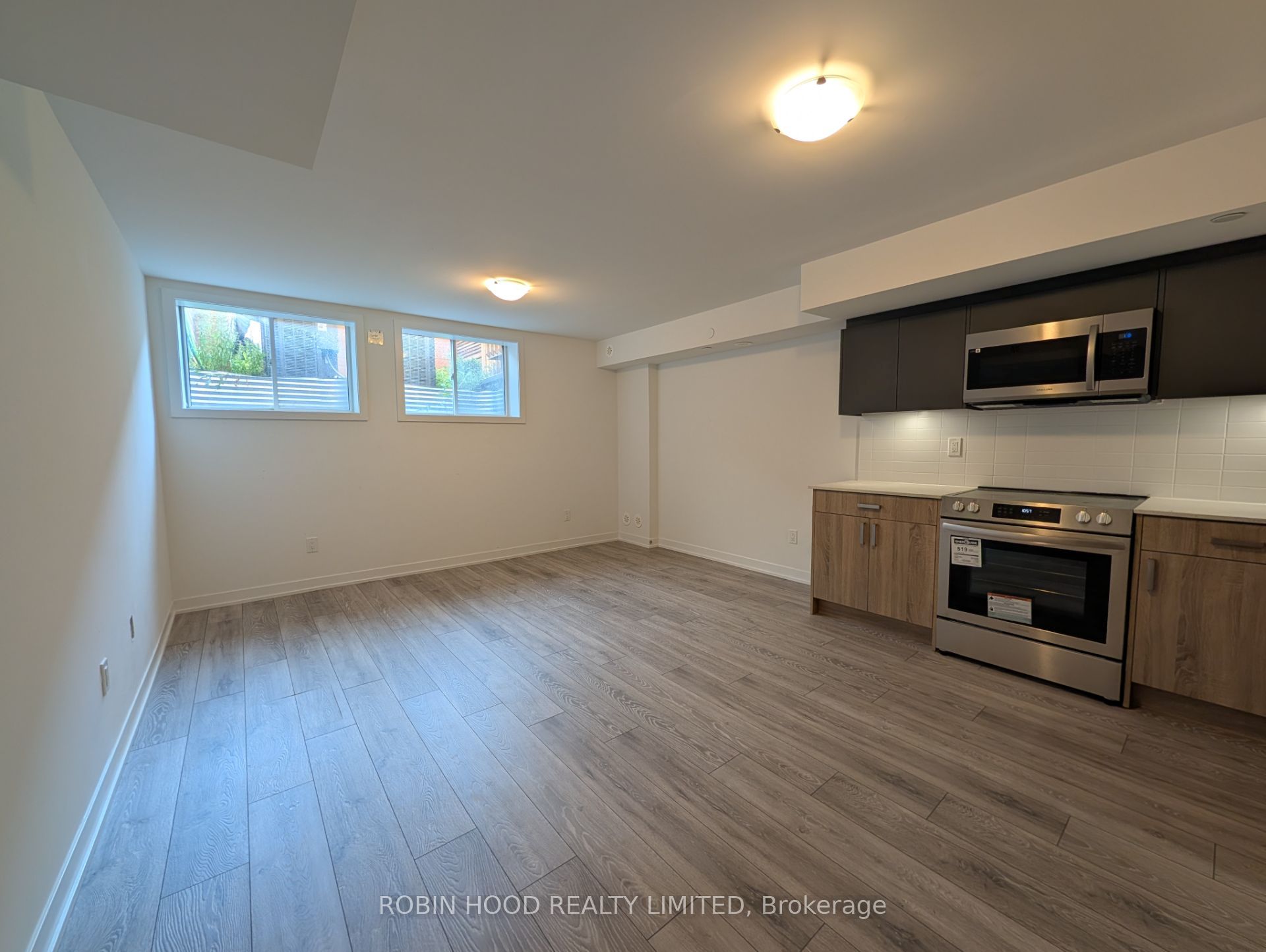 3-70 Green Gardens Boulevard 3, Toronto, On M6a 0e6