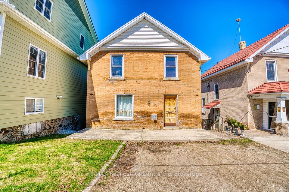 34 Wellington Street, Mapleton, On N0g 1p0