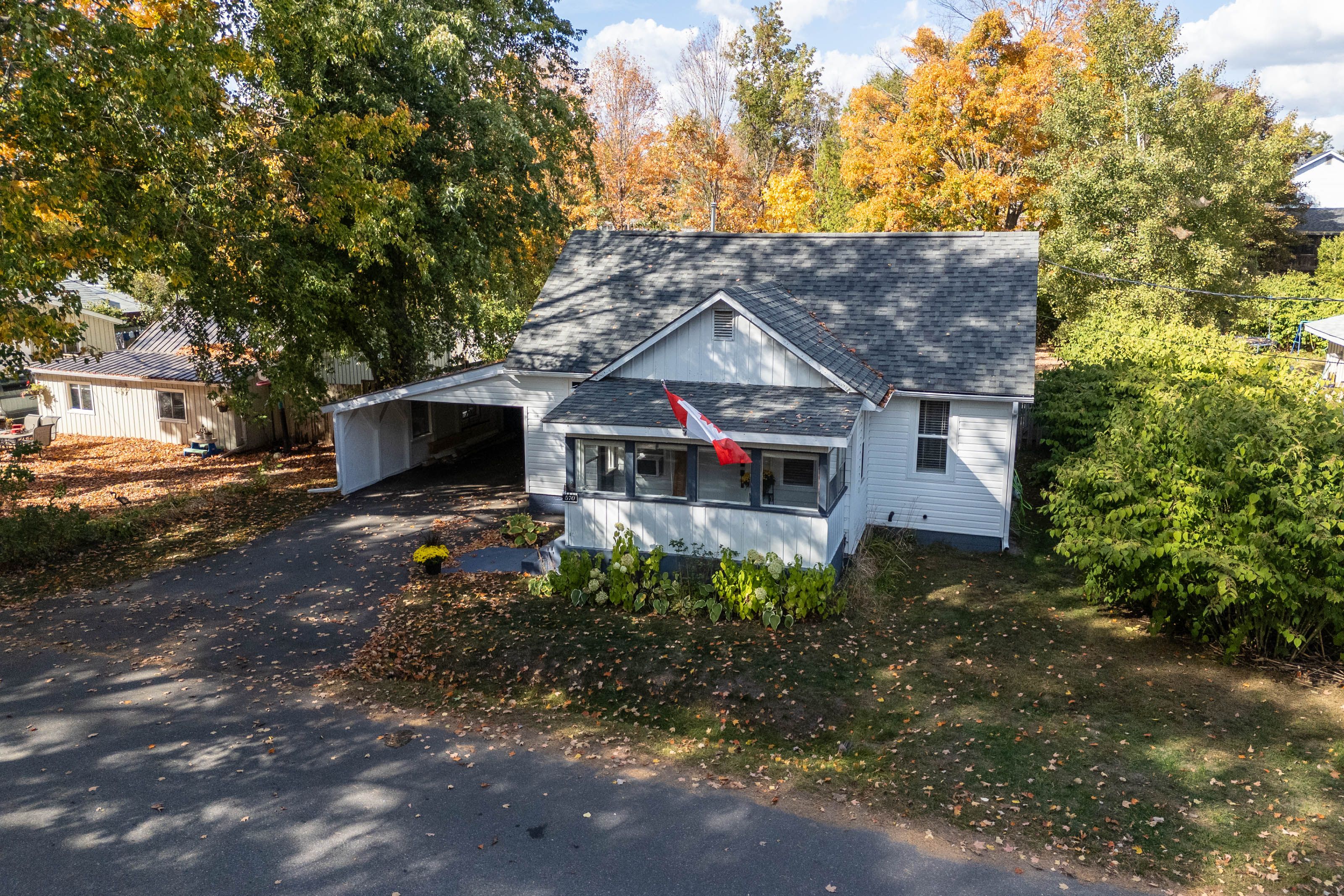 570 Pinedale Road, Gravenhurst, On P1p 1m1