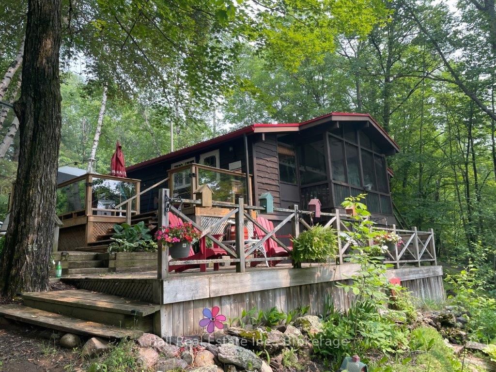 1046 Edith Crescent, Highlands East, On K0m 1r0