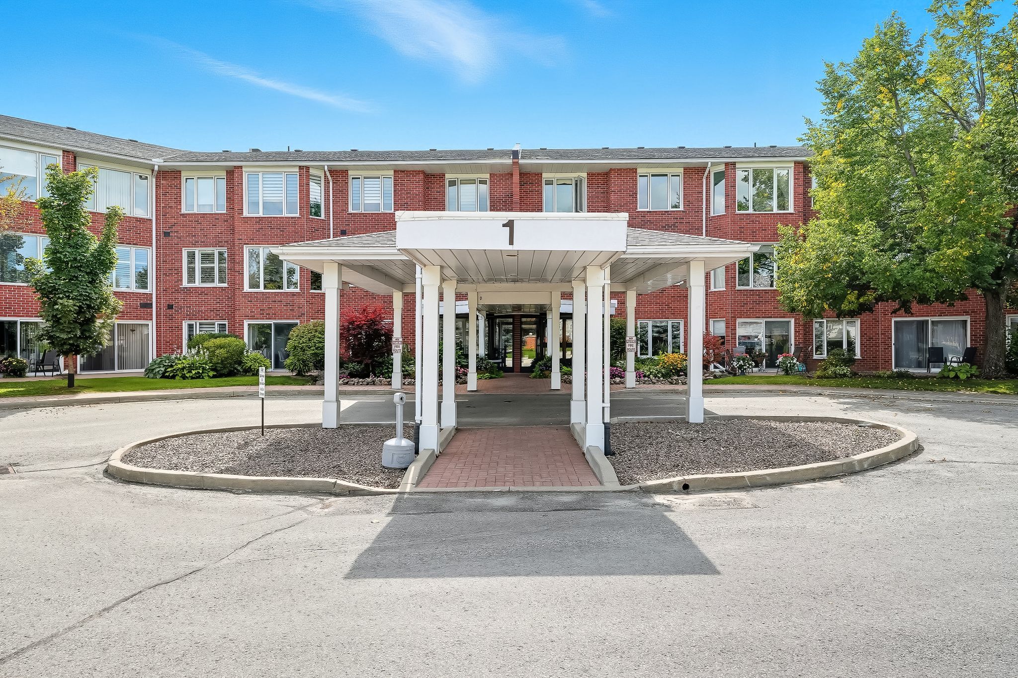 1 Heritage Way 301, Kawartha Lakes, On K9v 5p9