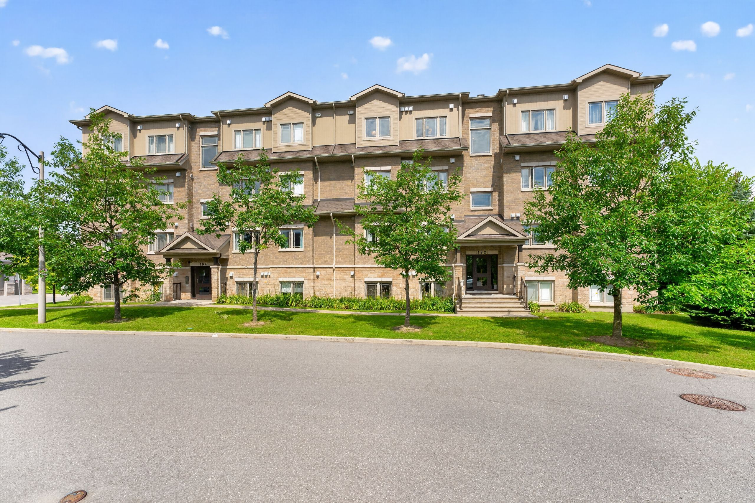192 Springbeauty Avenue 7, Barrhaven, On K2j 6b4