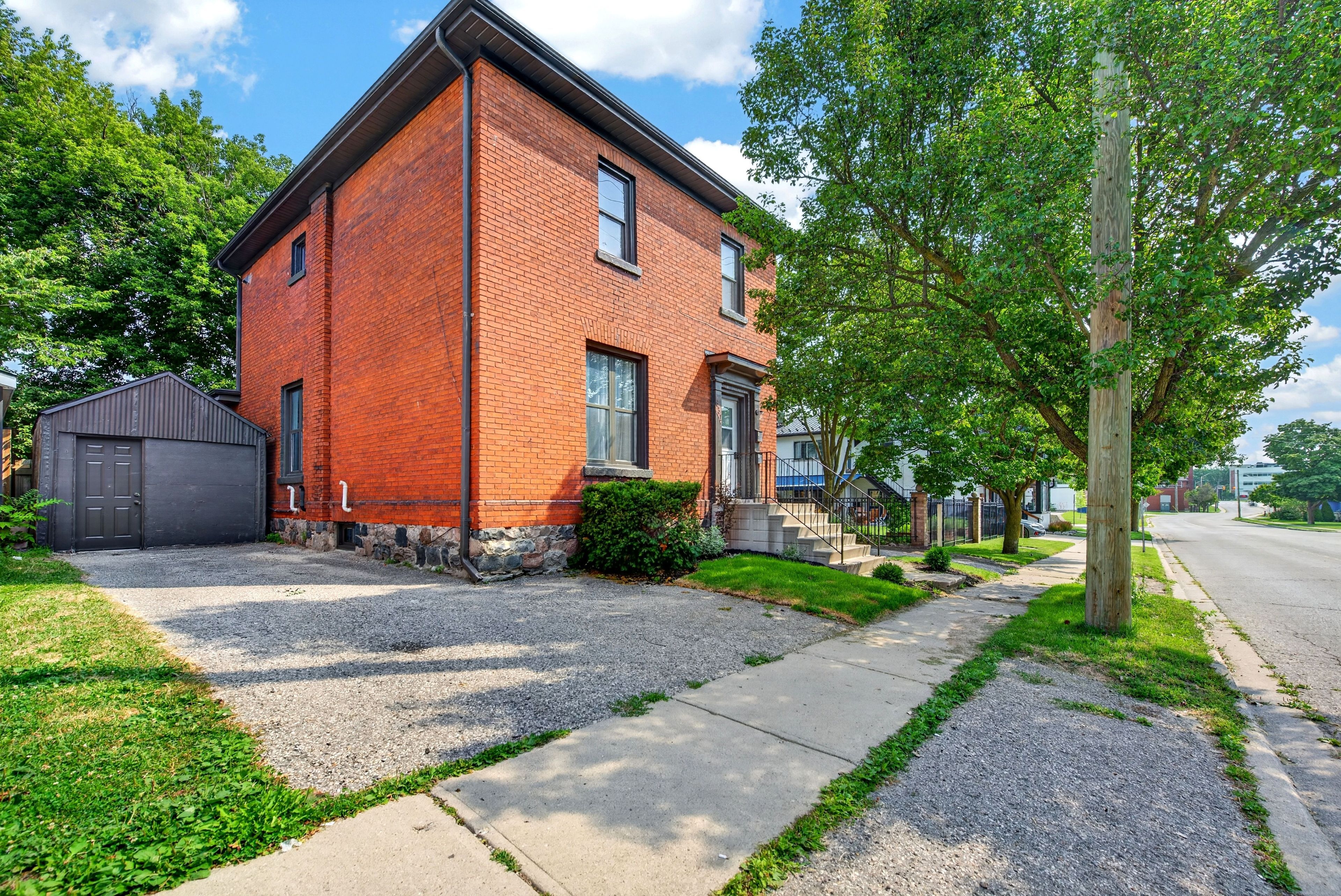 631 Peel Street, Woodstock, On N4s 1k9