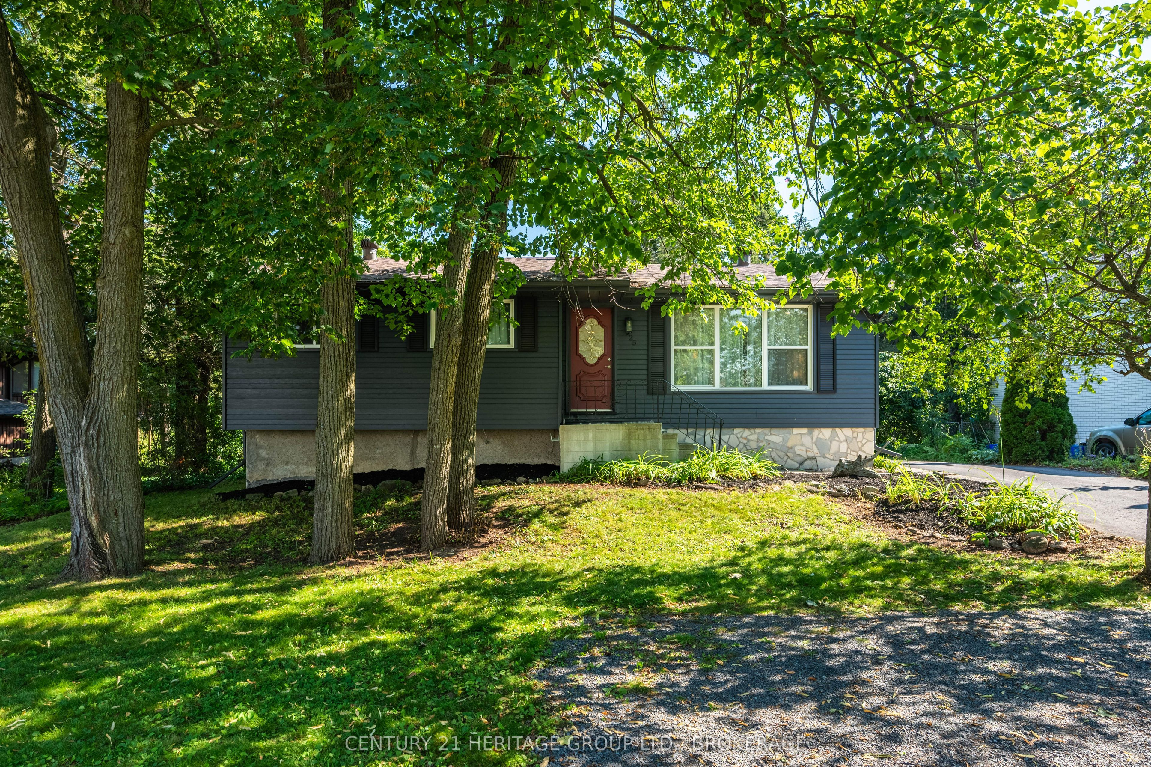 925 Woodbine Road, Kingston, On K7p 2x4