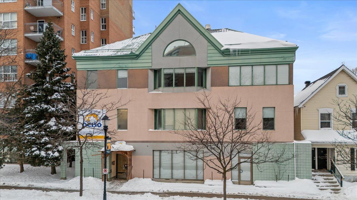945 Wellington Street, West Centre Town, On K1y 2x5