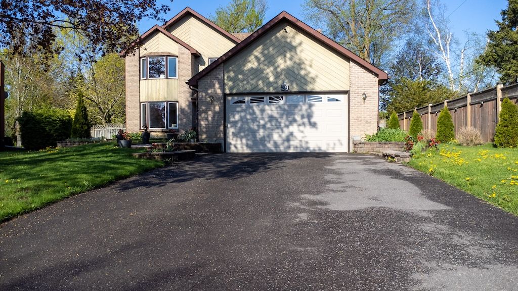 29 Mcdonagh Drive, Kawartha Lakes, On K9v 5a9