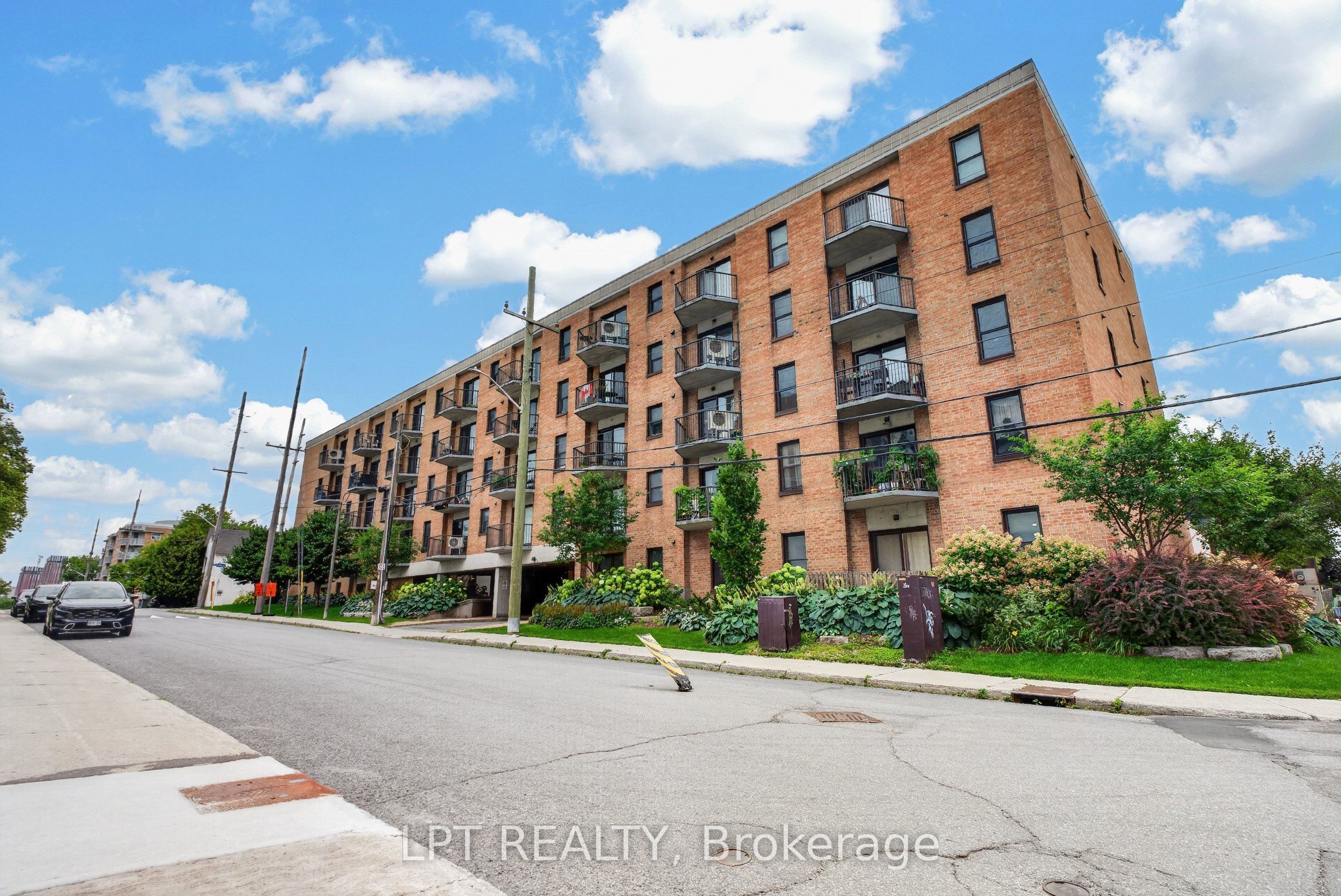 50 Burnside Avenue 203, West Centre Town, On K1y 2m2
