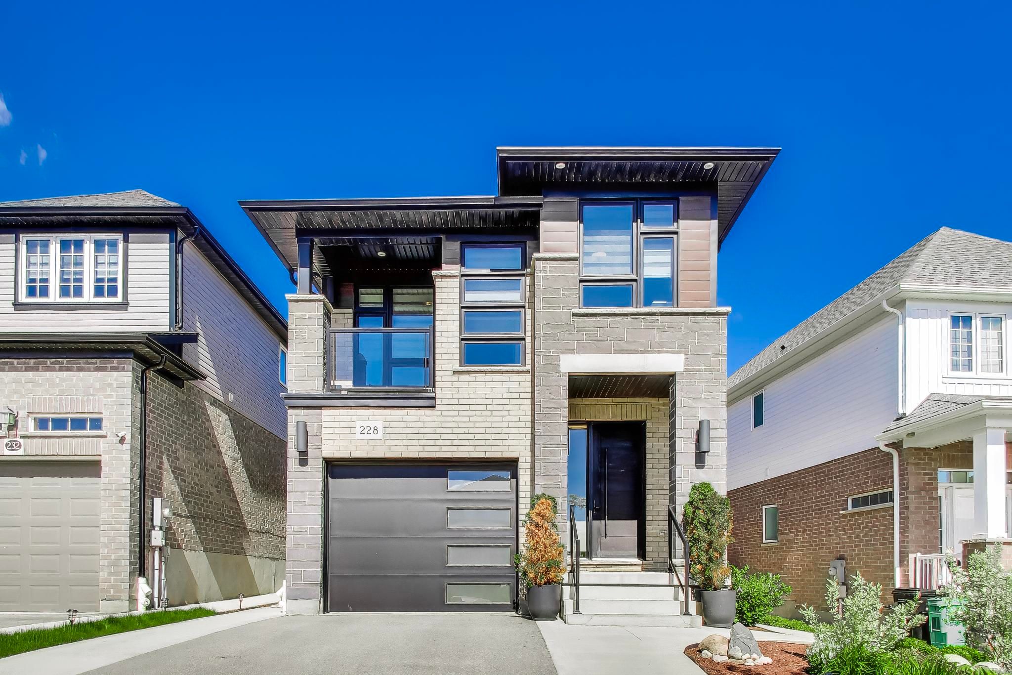 228 Woodbine Avenue, Kitchener, On N2r 1y5
