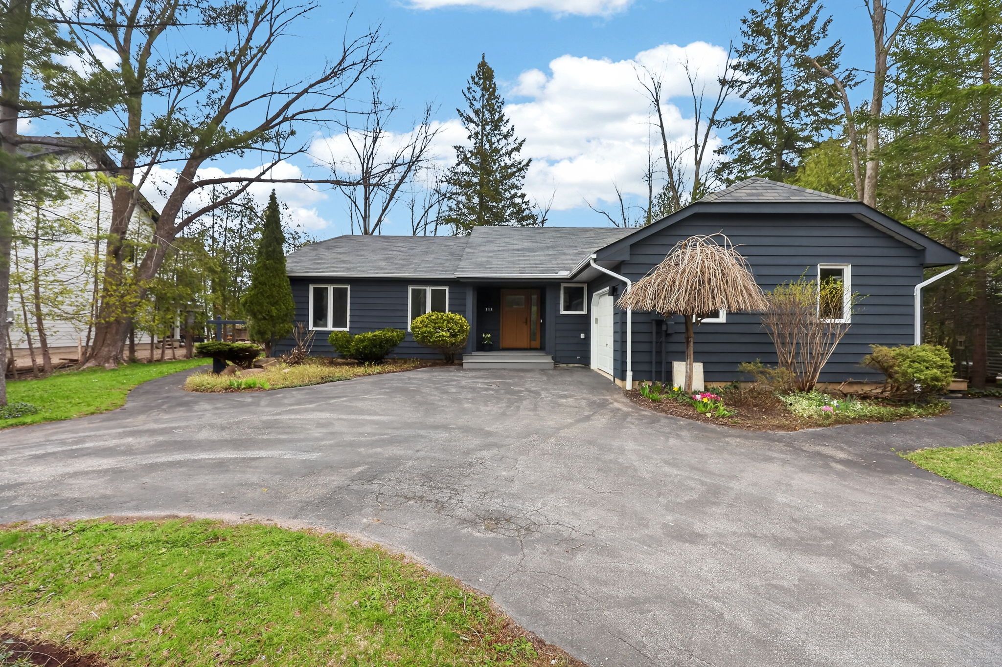 111 Patricia Drive, Blue Mountains, On L9y 0p1