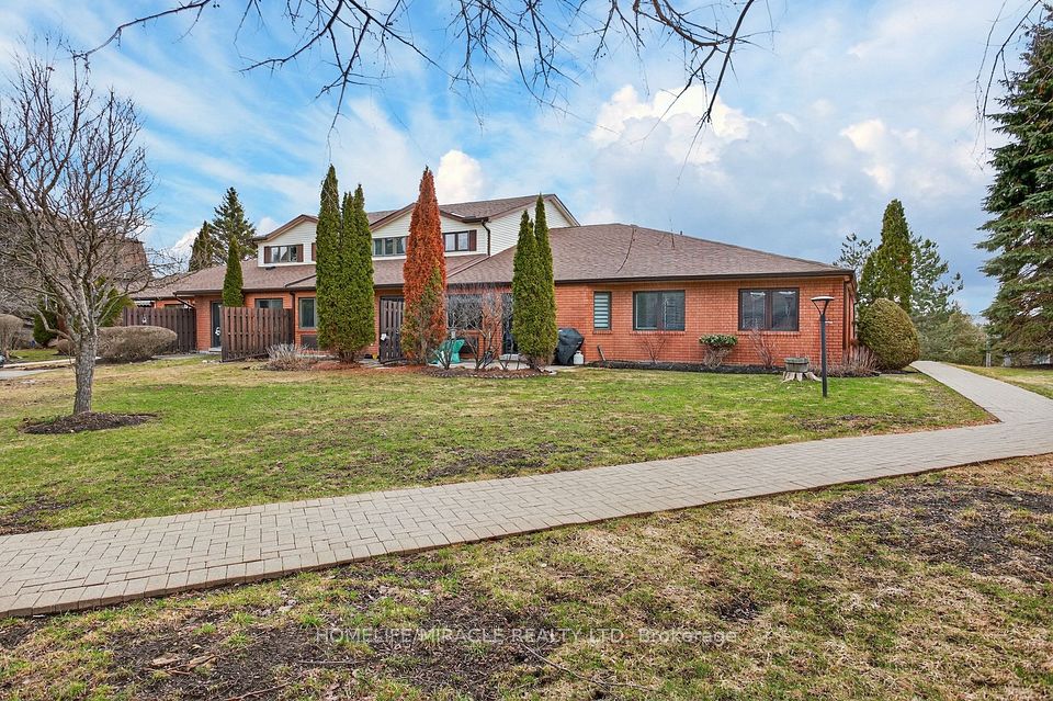 36 Champlain Crescent 32, Peterborough, On K9l 1t1