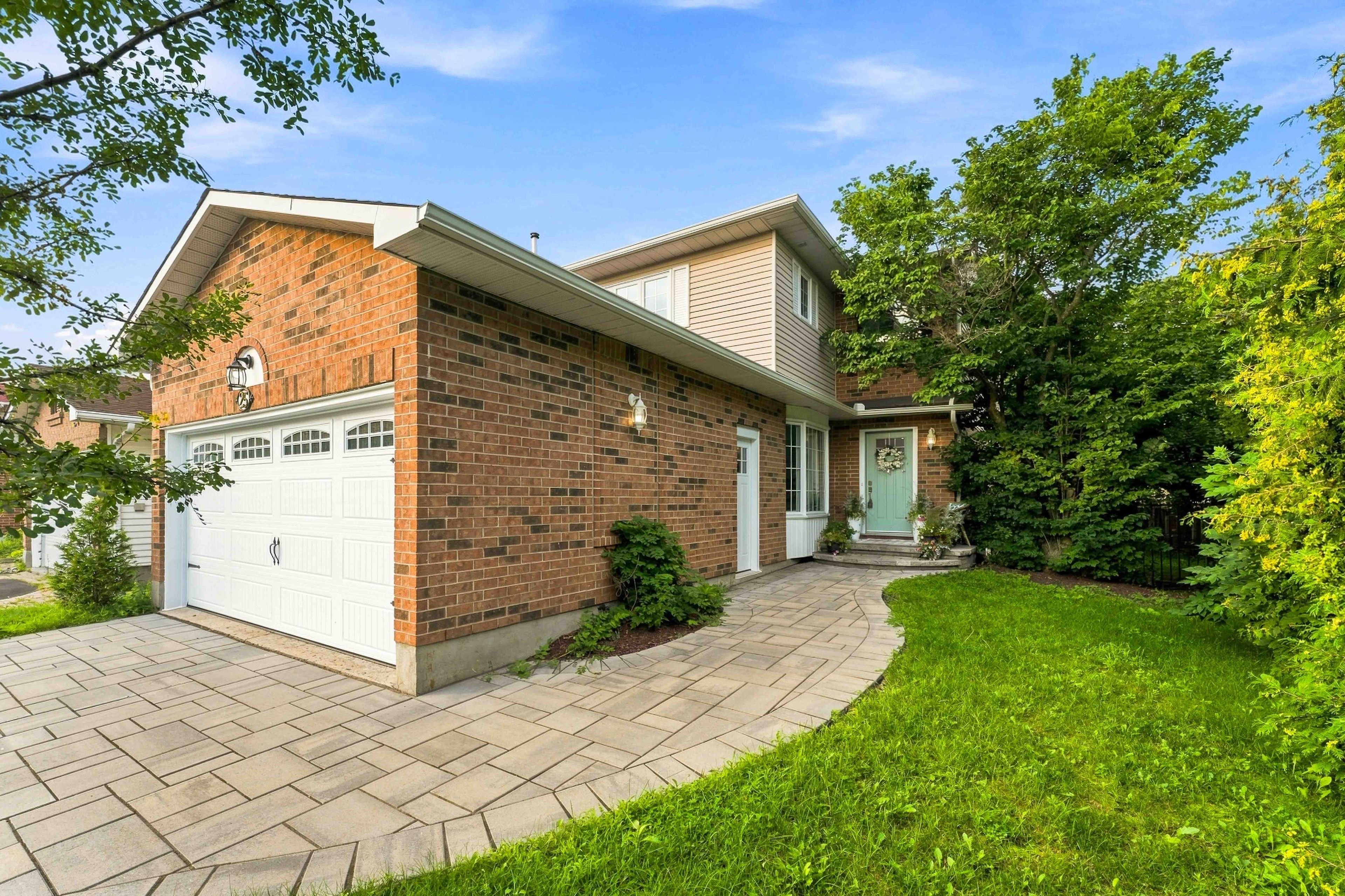 25 Waterton Crescent, Kanata, On K2m 1y8