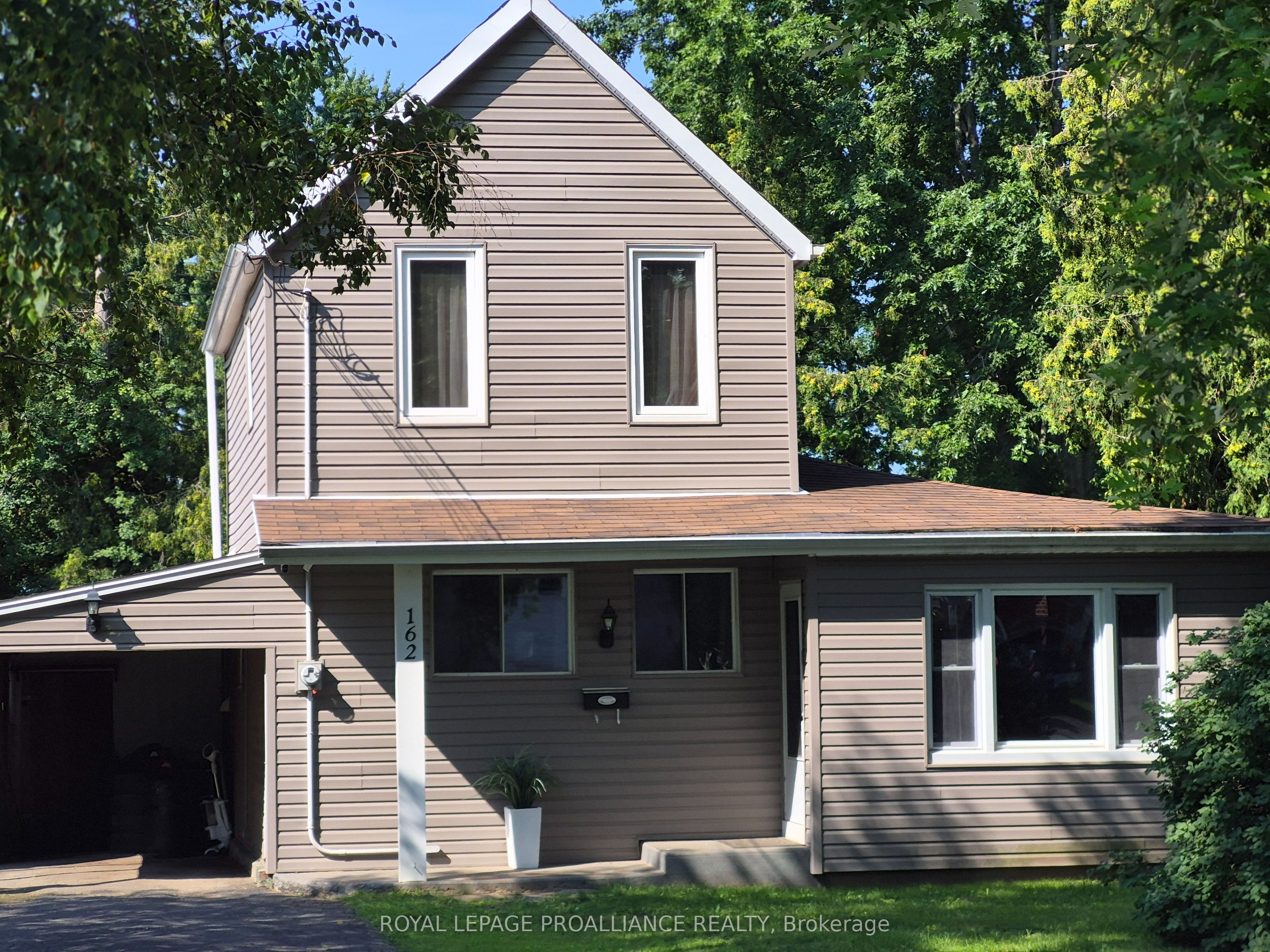 162 First Avenue, Brockville, On K6v 3b5