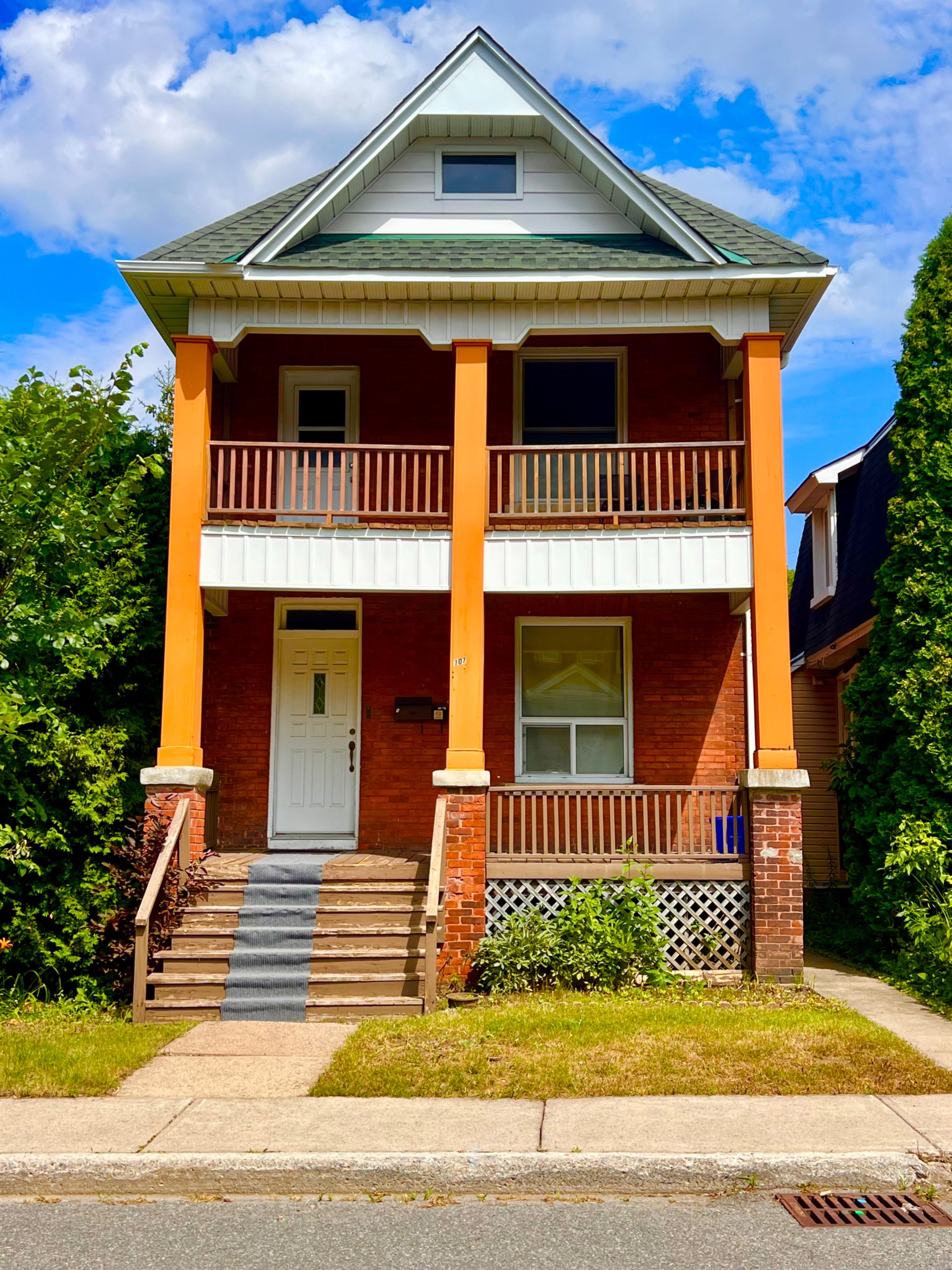 107 Spadina Avenue, West Centre Town, On K1y 2b9