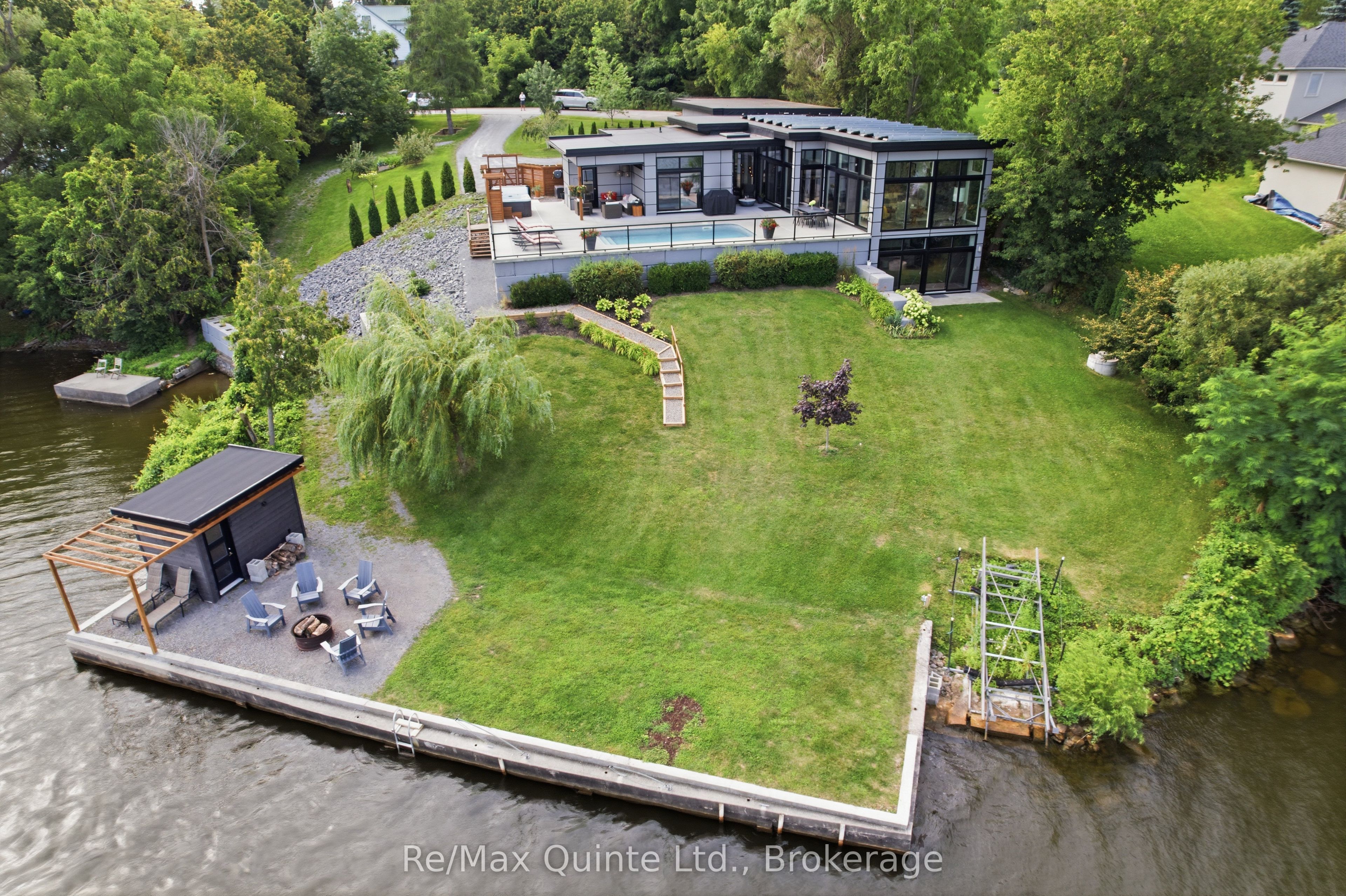 8 Bayview Point Road, Prince Edward County, On K8n 4z1