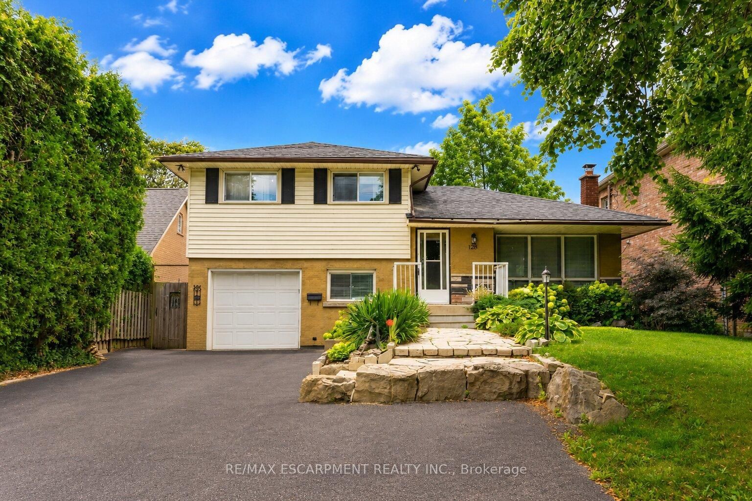 120 Stone Church Road W, Hamilton, On L9b 1a3