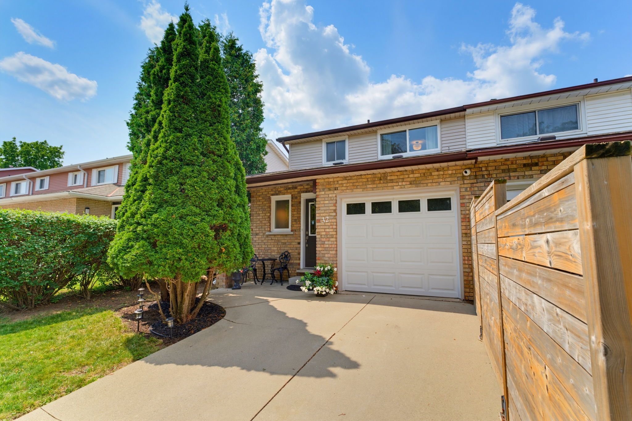 32 Silvervine Drive, Hamilton, On L8j 1k2