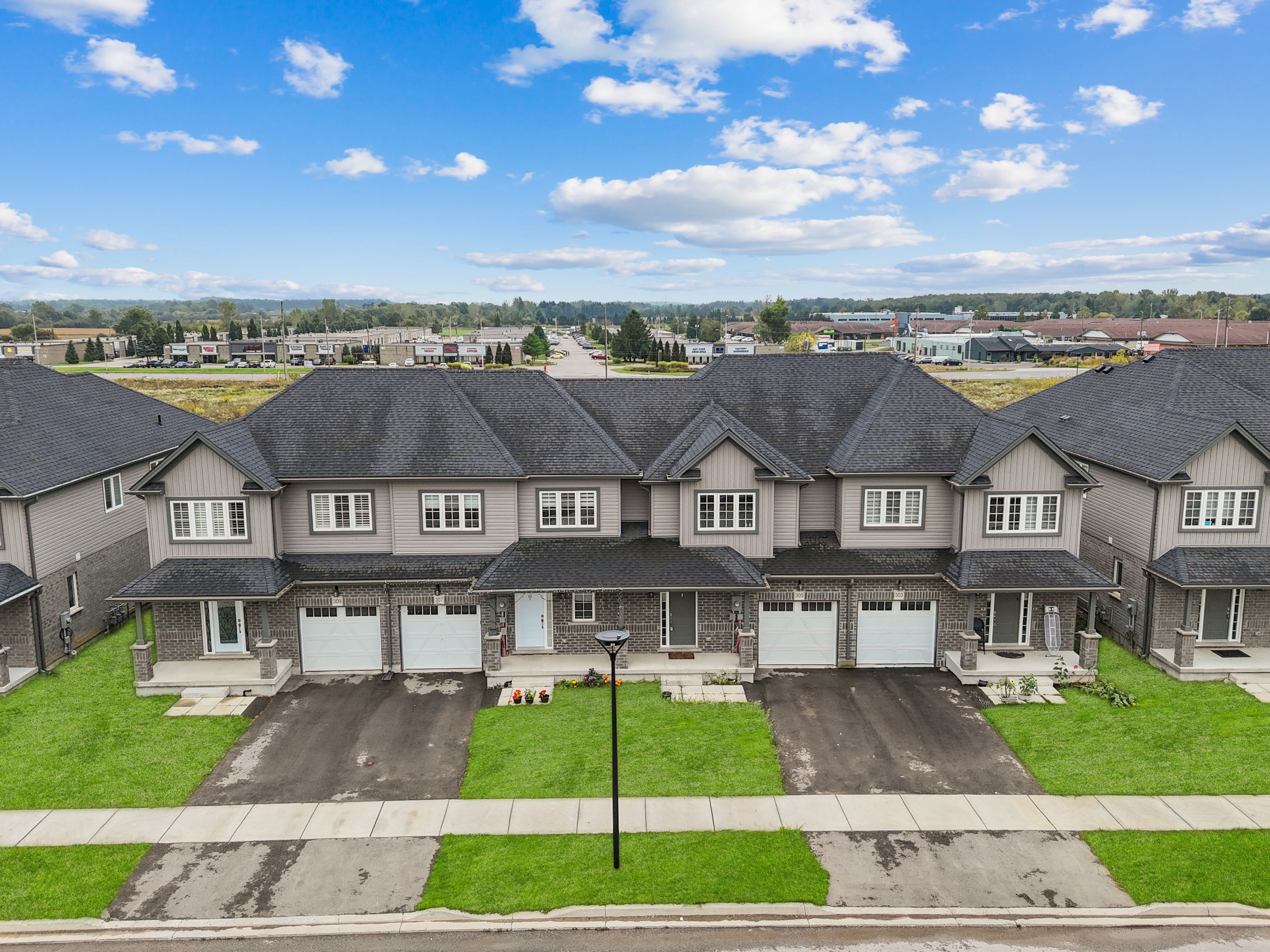 307 Kennington Way, London South, On N6l 0h4