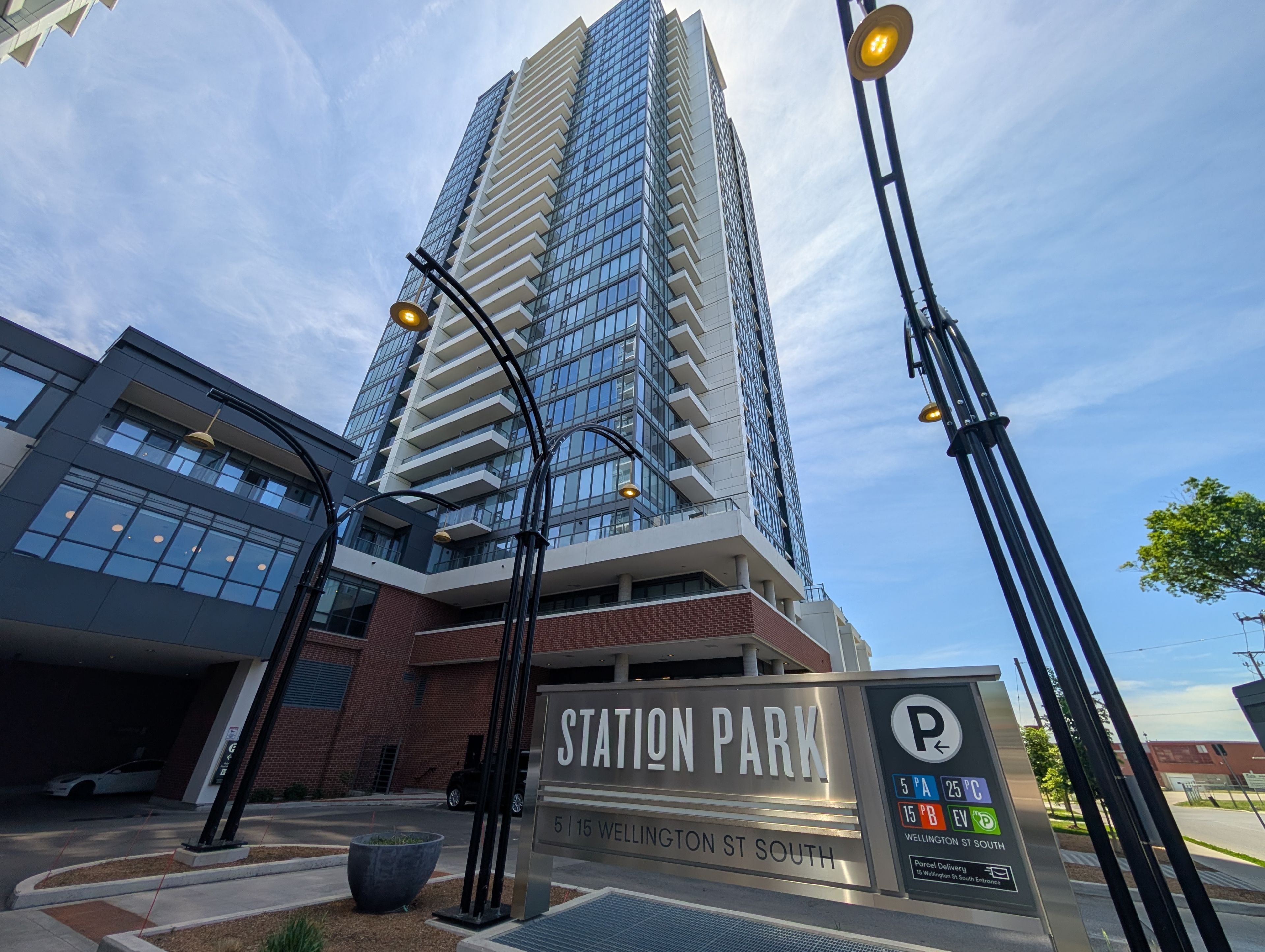 15 Wellington Street S 211, Kitchener, On N2g 0e4