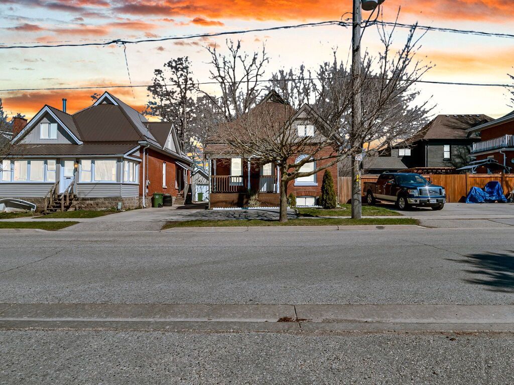 65 Moore Street, St. Thomas, On N5r 3w4