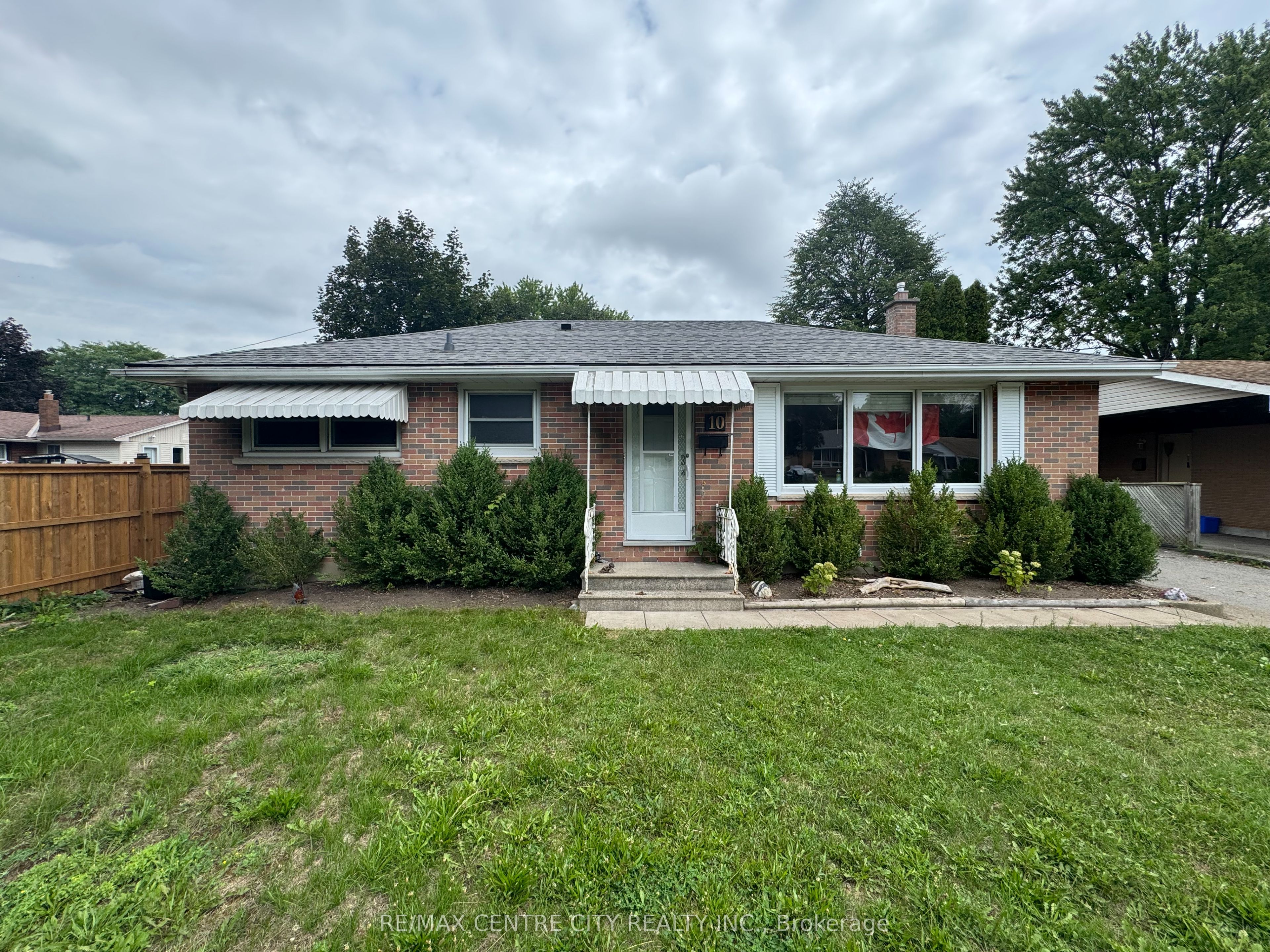 10 Tewksbury Crescent, London East, On N5v 2m8