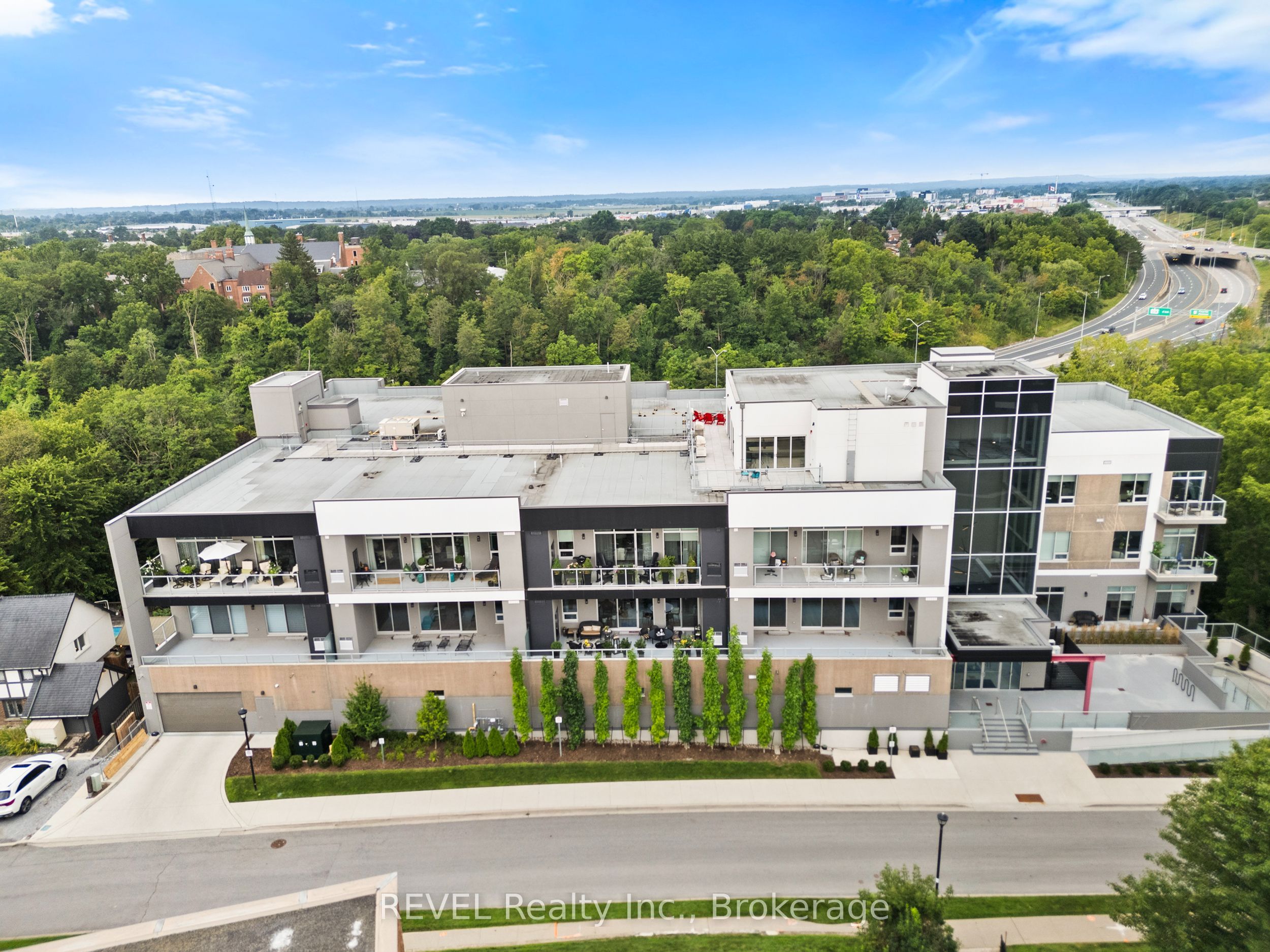 77 Yates Street 404, St. Catharines, On L2r 0c4