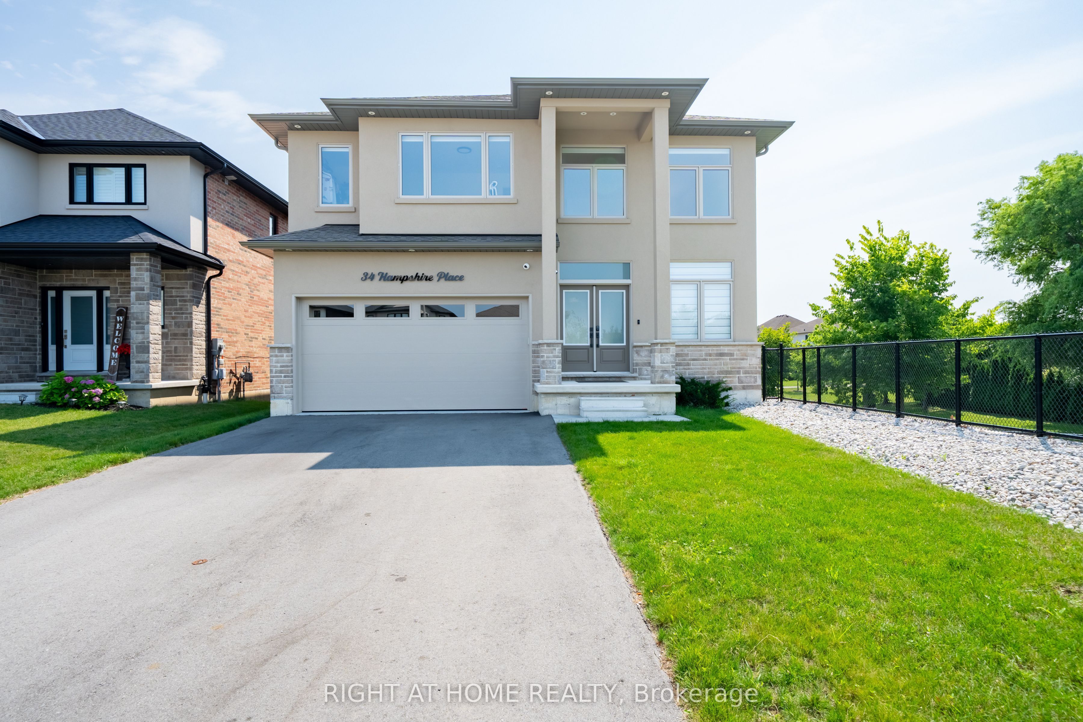 34 Hampshire Place, Hamilton, On L8j 3w8