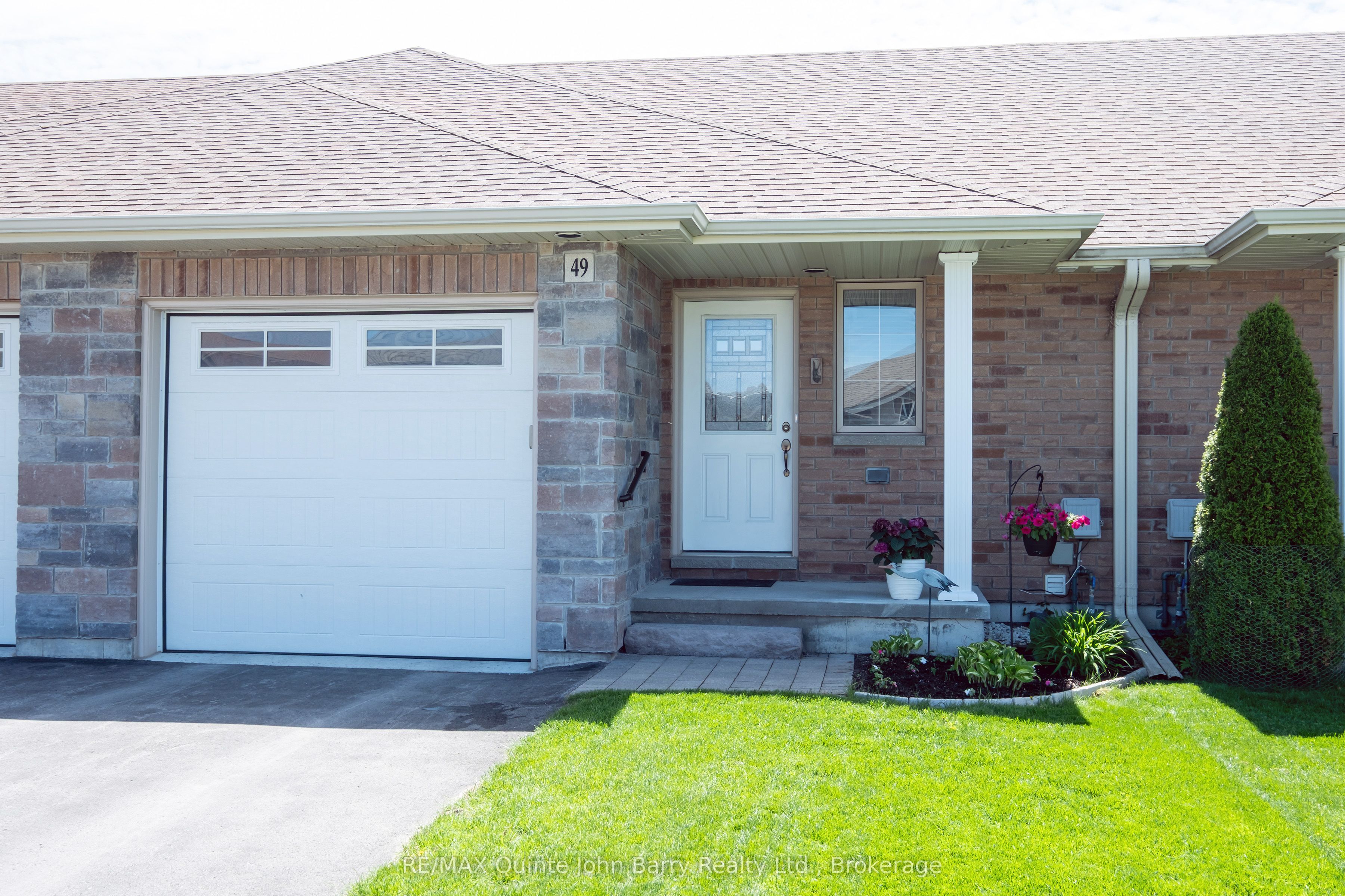 49 Mcintosh Crescent, Quinte West, On K8v 0g1