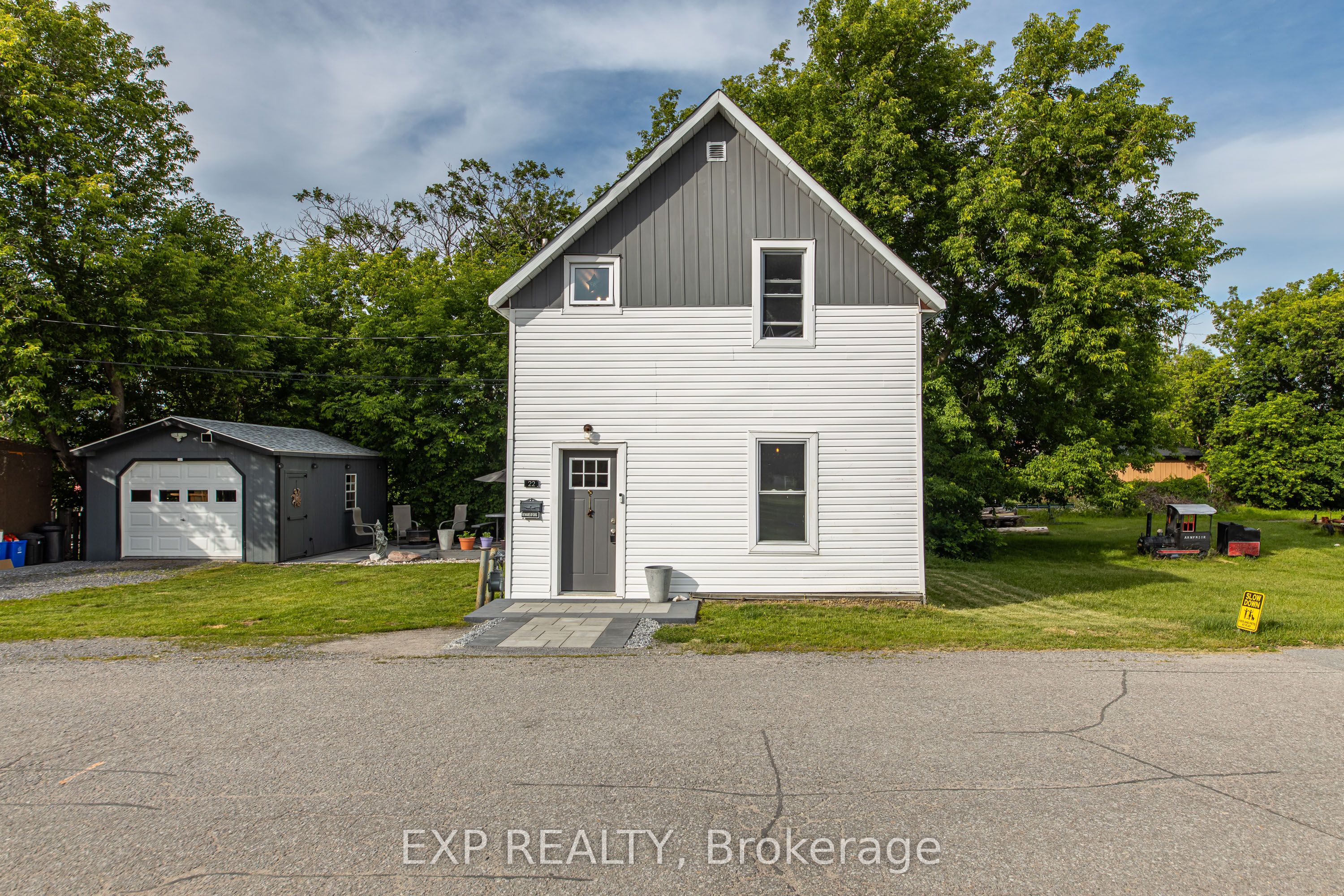 22 St Johns Way, Arnprior, On K7s 2b8