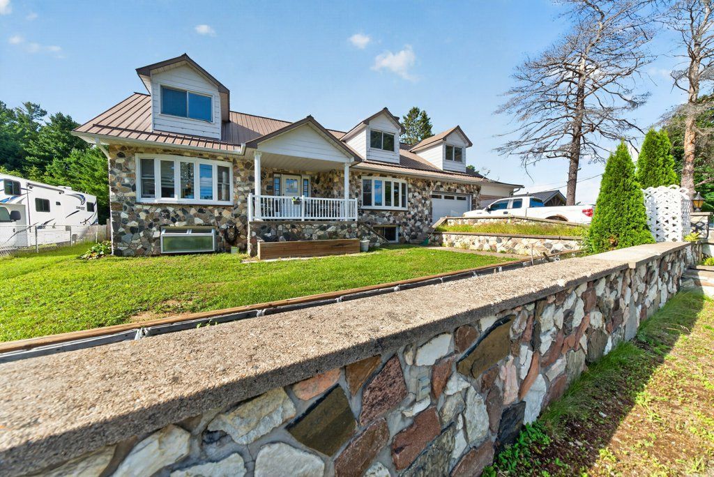 17 West Park Lane/ 32 Tall Pine Road, Addington Highlands, On K0h 2g0