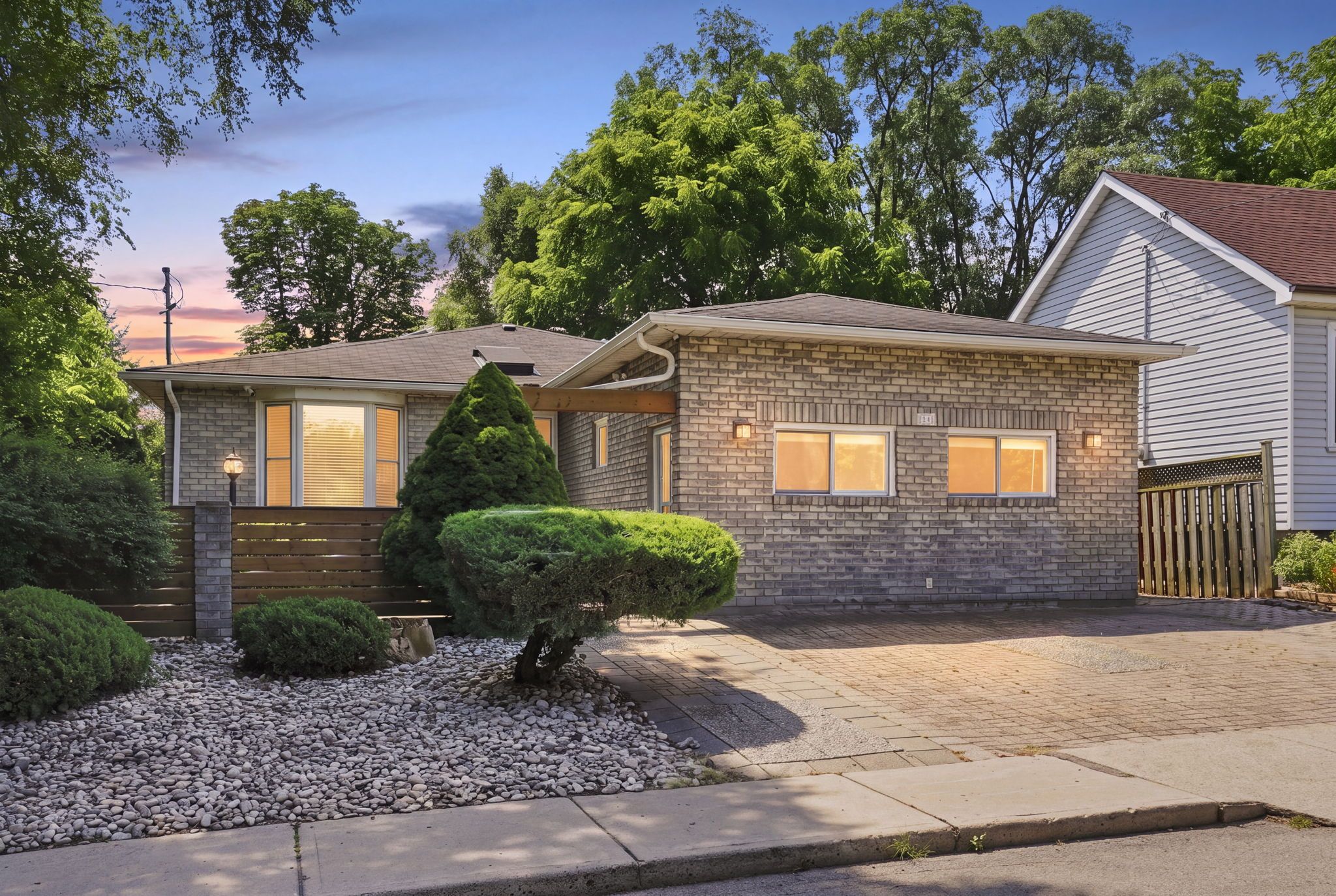 24 Hill Street, Hamilton, On L8p 1w7