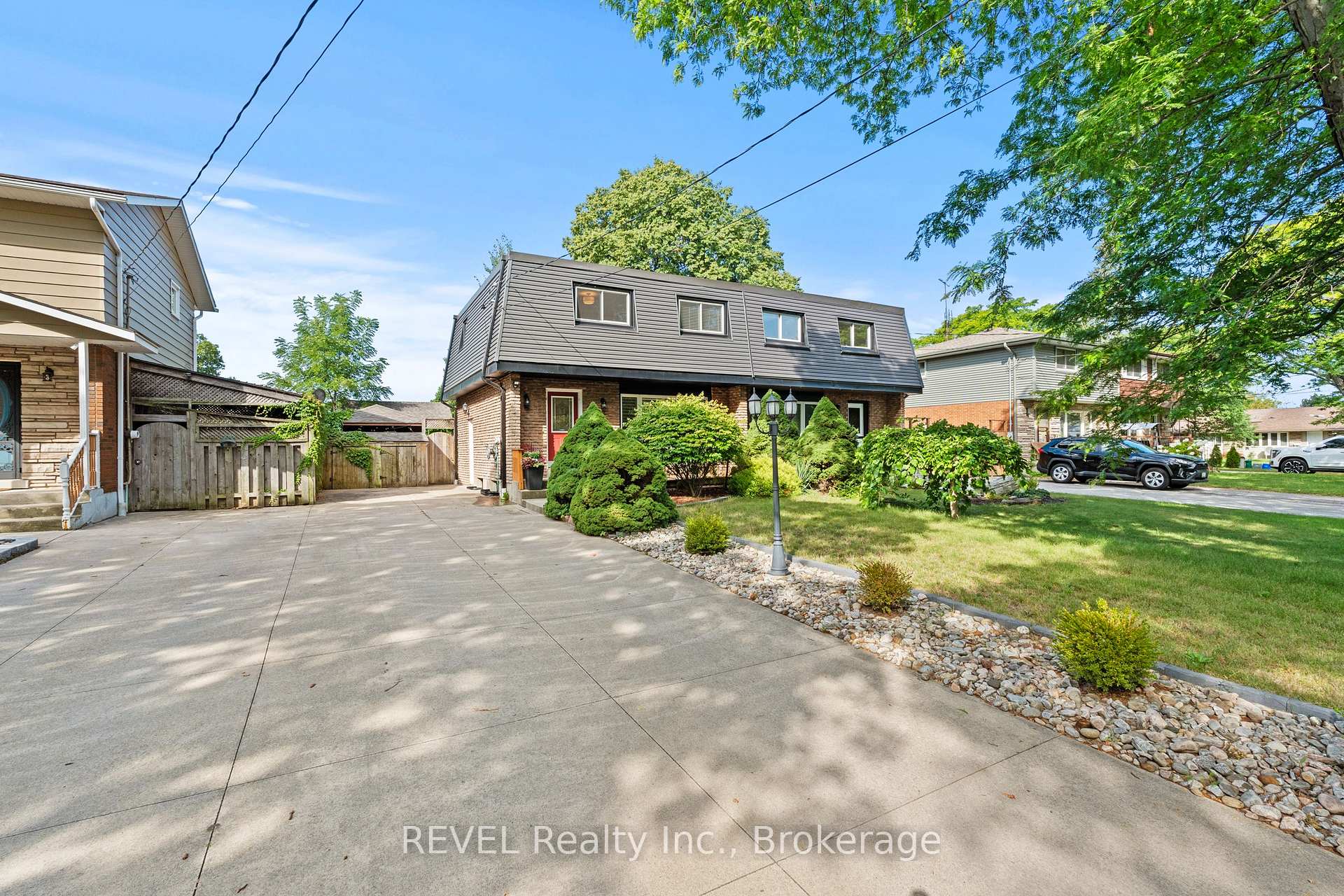 28 Black Knight Road, St. Catharines, On L2n 3c1