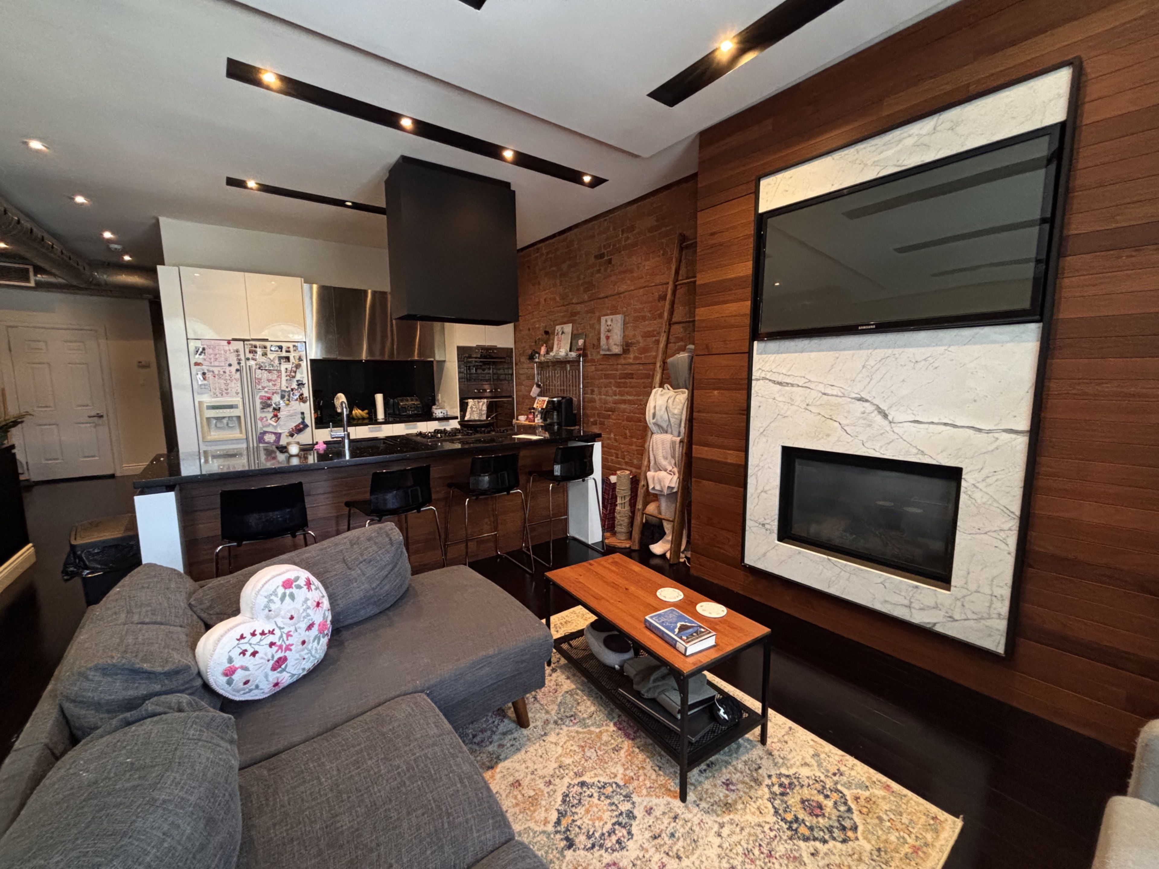 301 James Street N Upper, Hamilton, On L8r 2l4