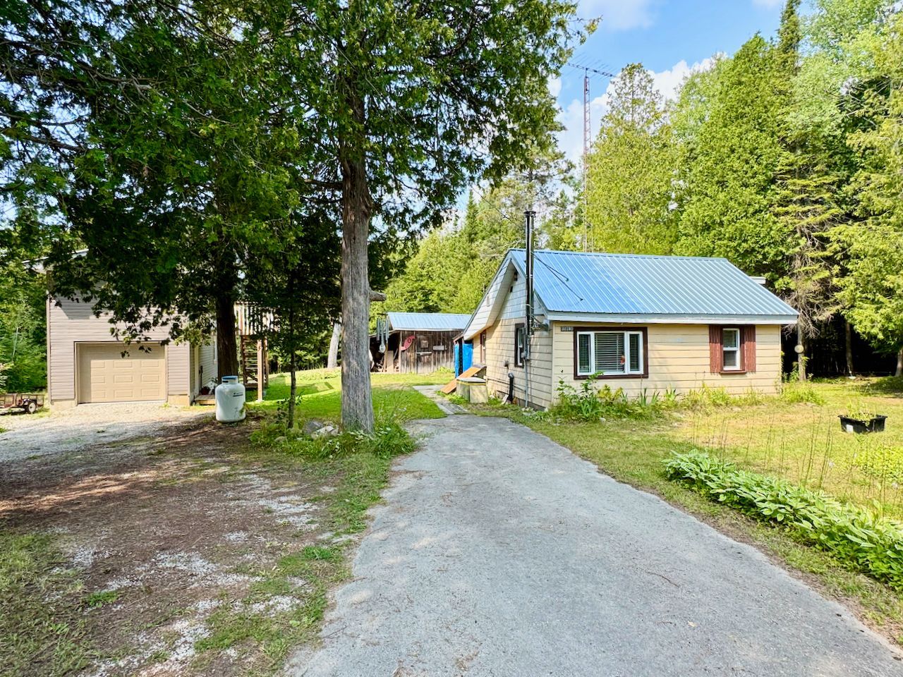 568 Stokes Bay Road, Northern Bruce Peninsula, On N0h 1w0