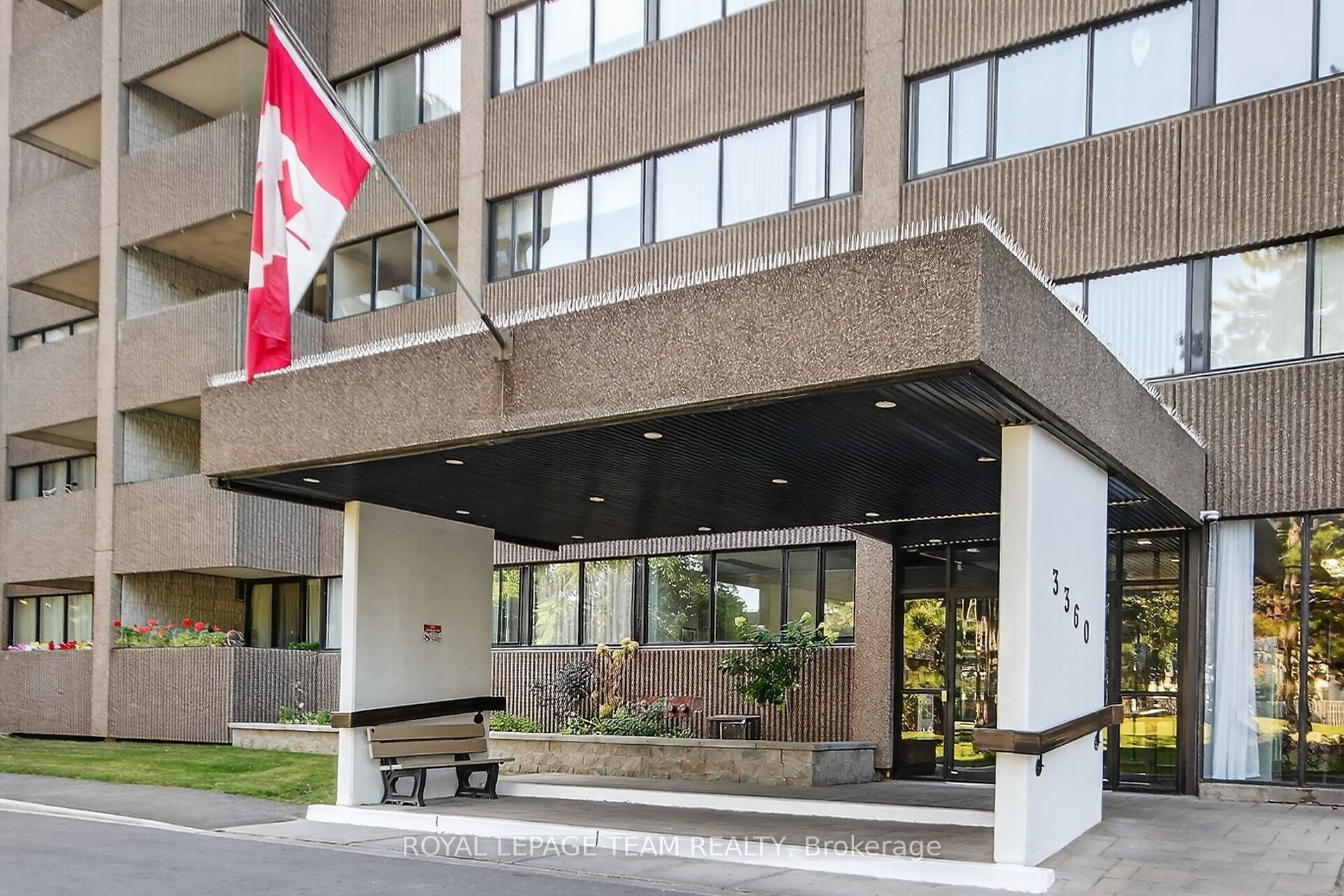 28 Cohen Avenue, Kanata, On K2l 4e9