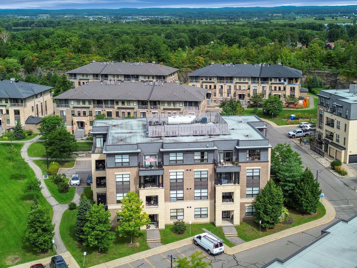 215 Titanium Private 203, Orleans - Convent Glen And Area, On K1c 0b7