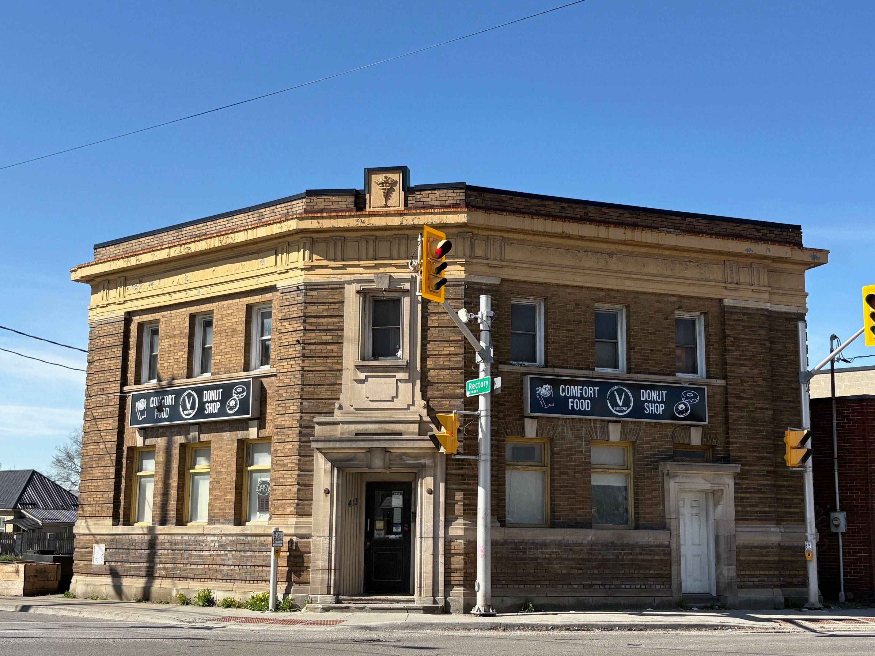 413 Hamilton Road, London East, On N5z 1r8
